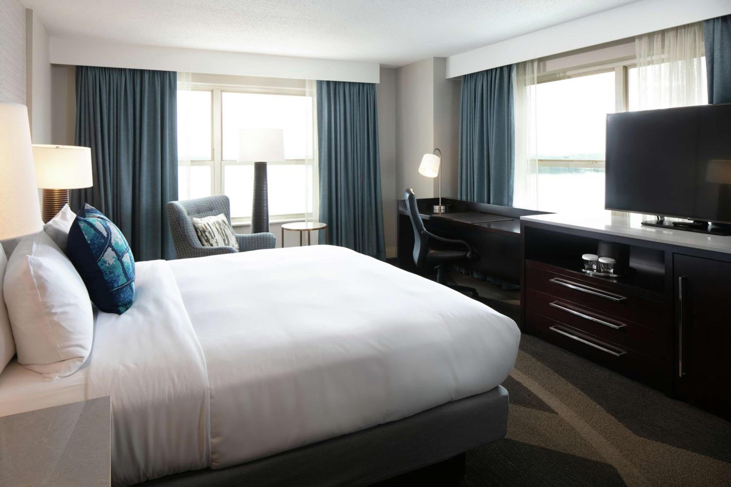 Corner King Room - Photo 2