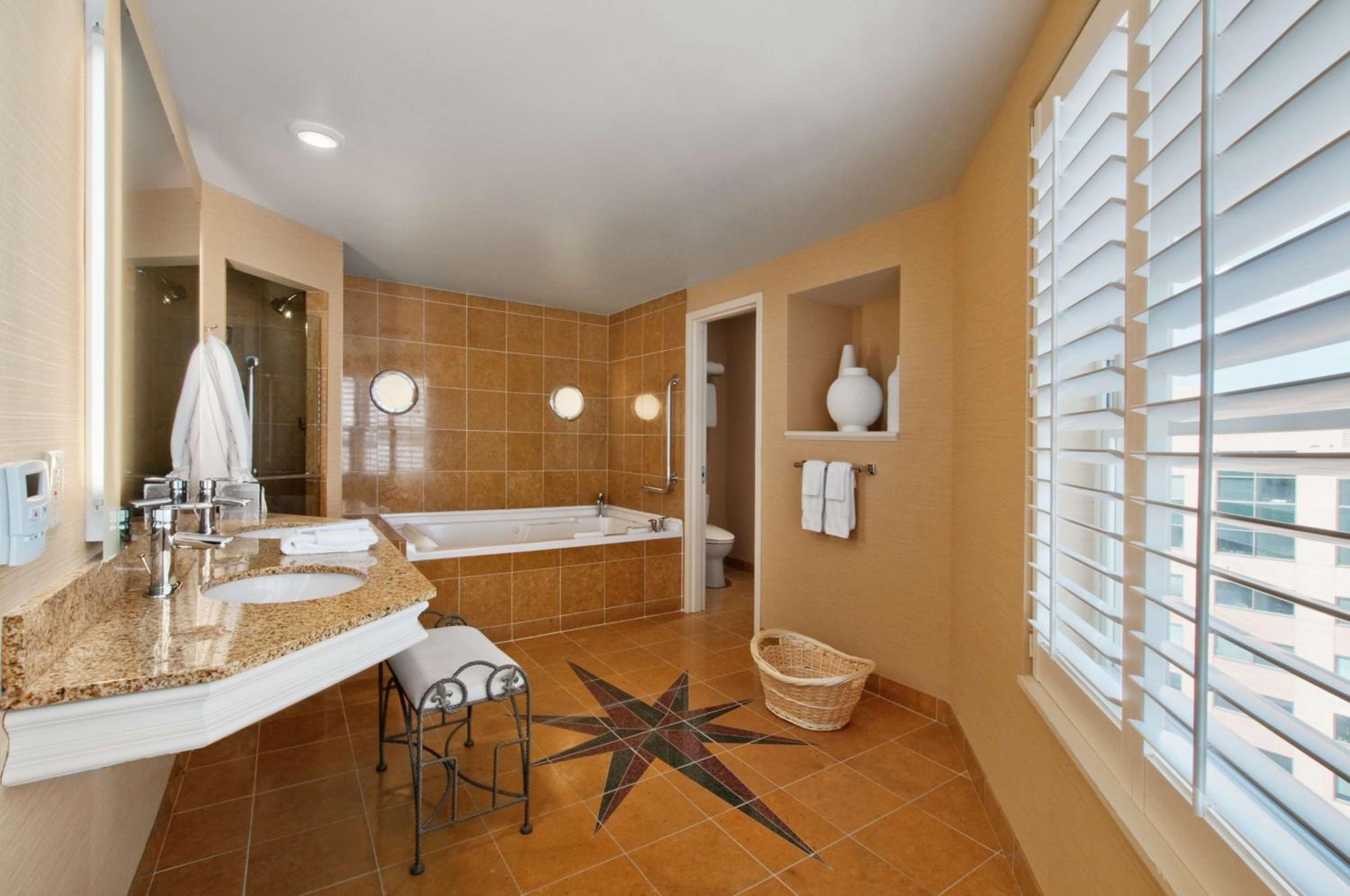 King Room with Spa Bath