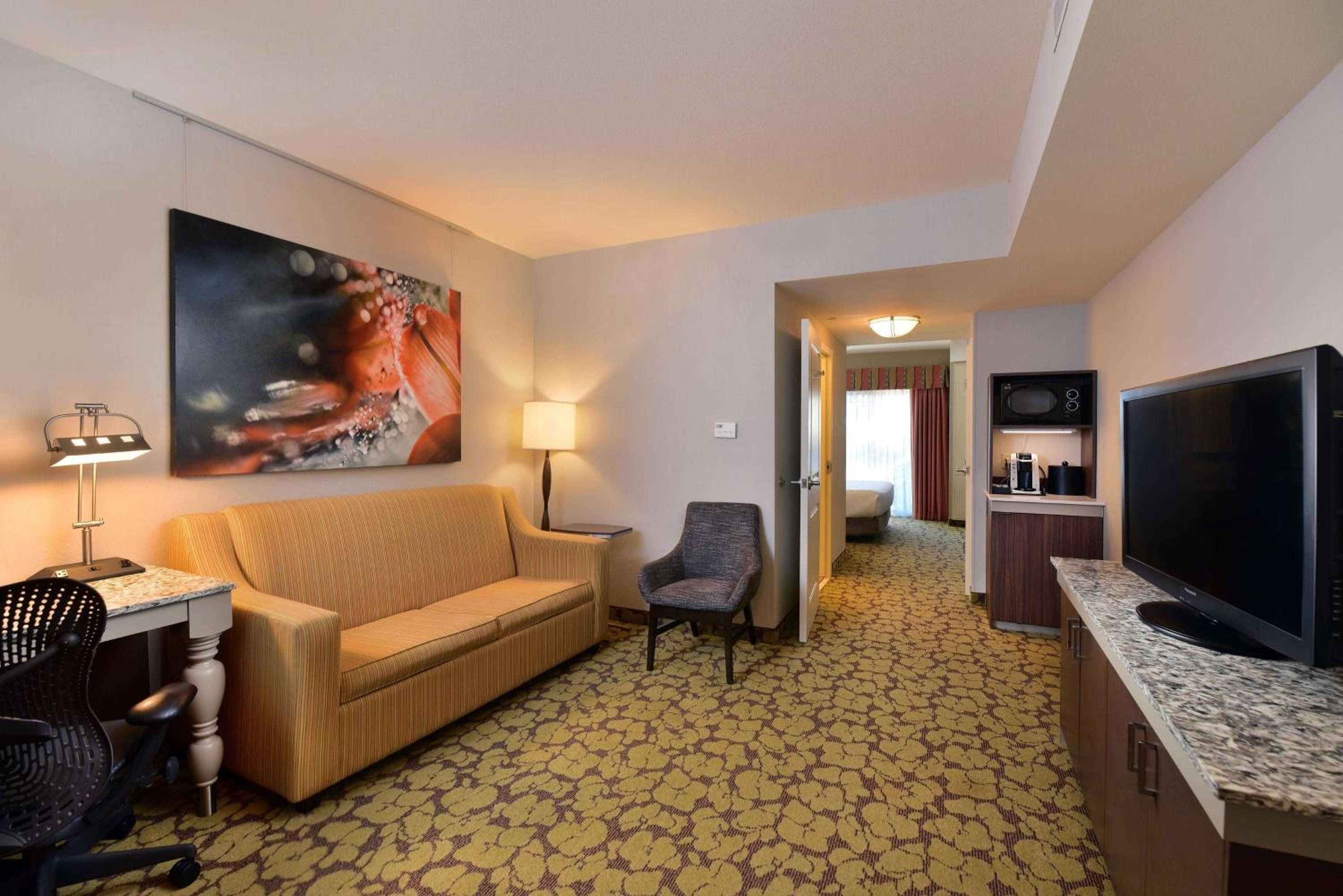 One Bedroom King Suite with Spa Bath and Sofa Bed - Photo 1