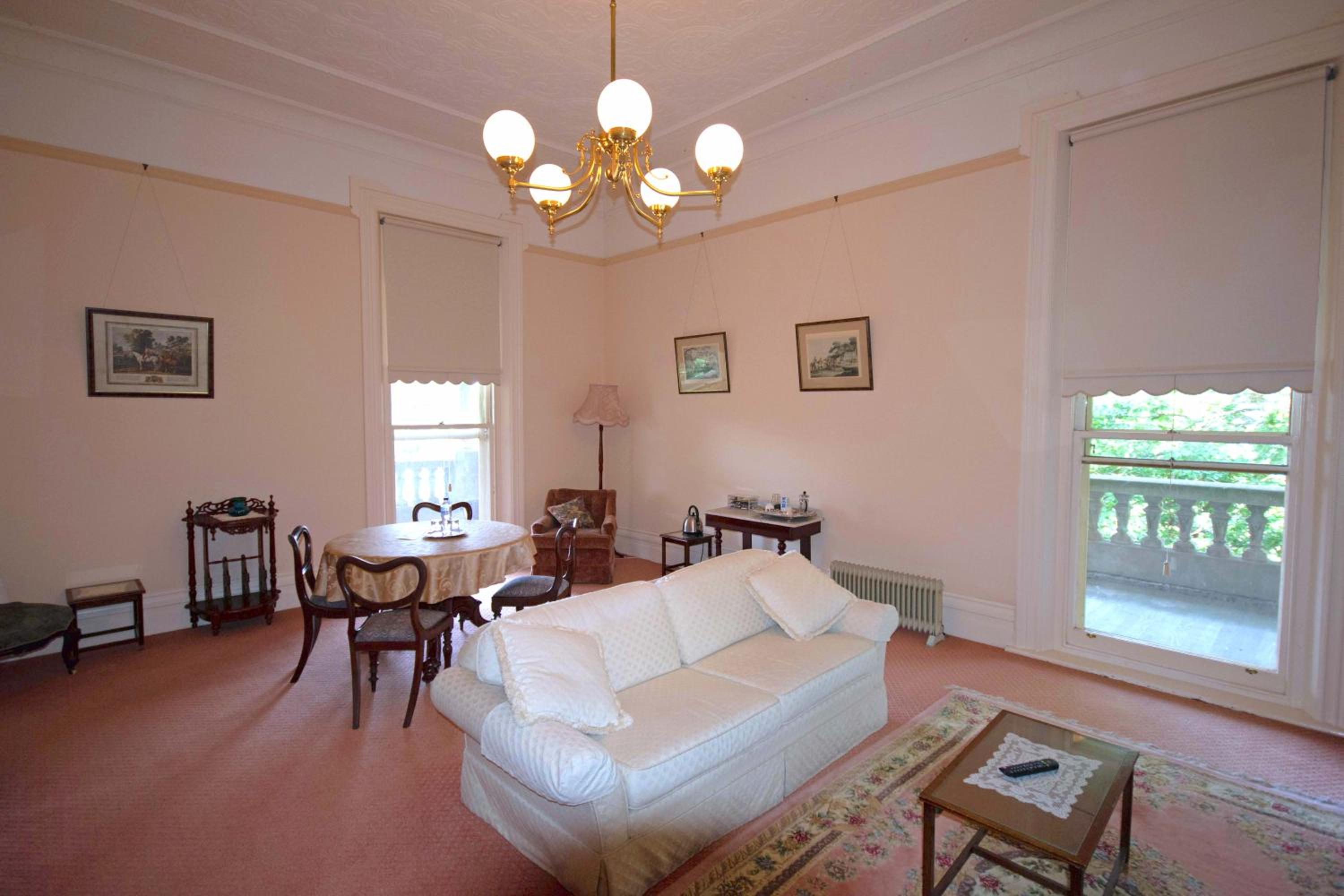 Deluxe Queen Suite photo 1