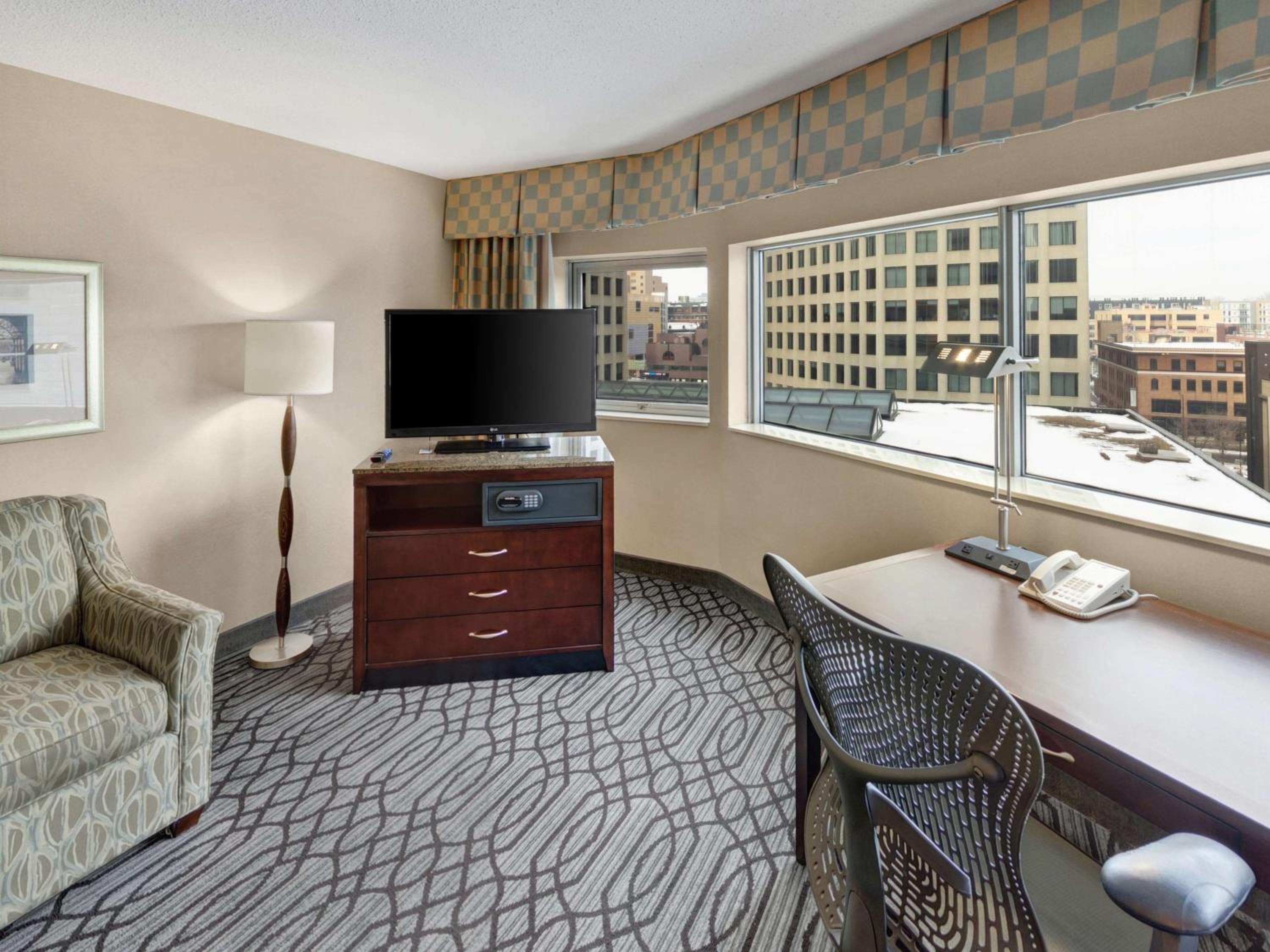 Corner King Room - Photo 1