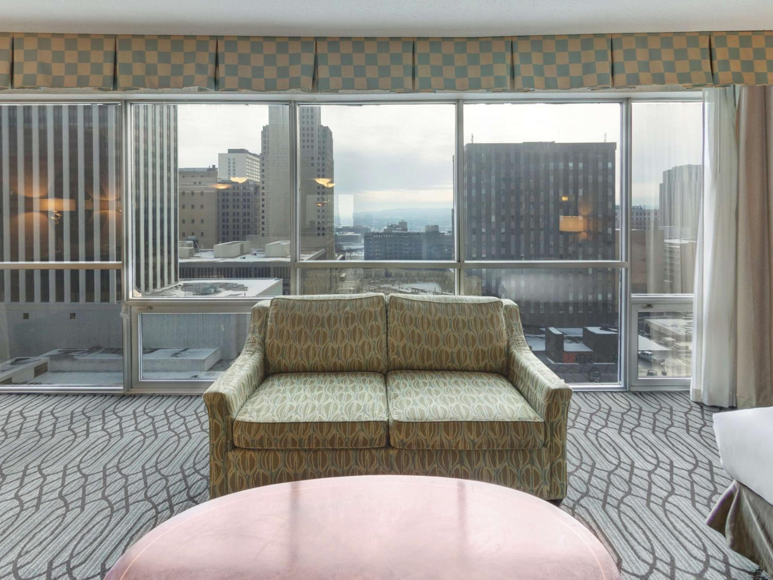 King Suite with City View - Photo 2