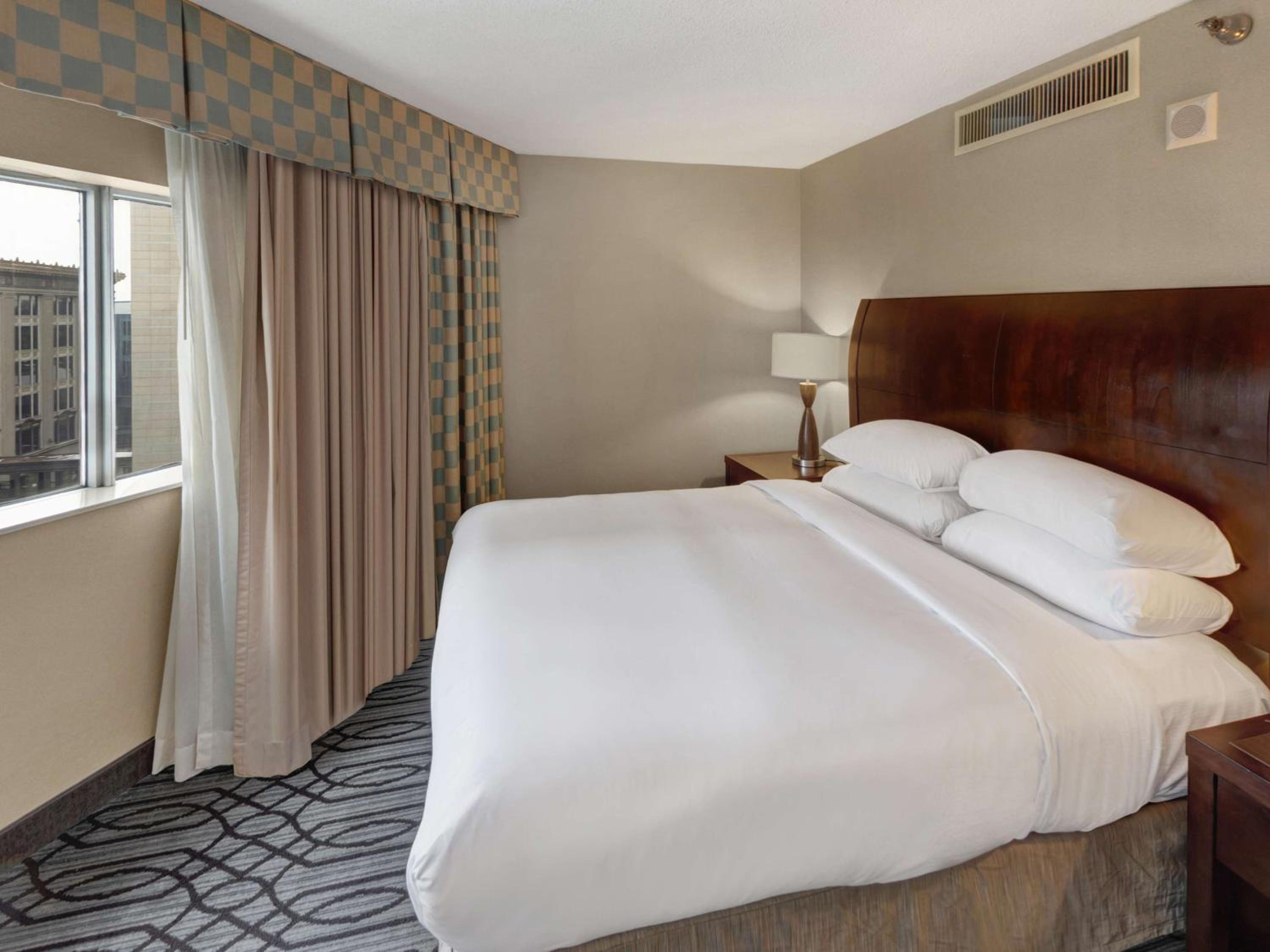 Corner King Room - Photo 2