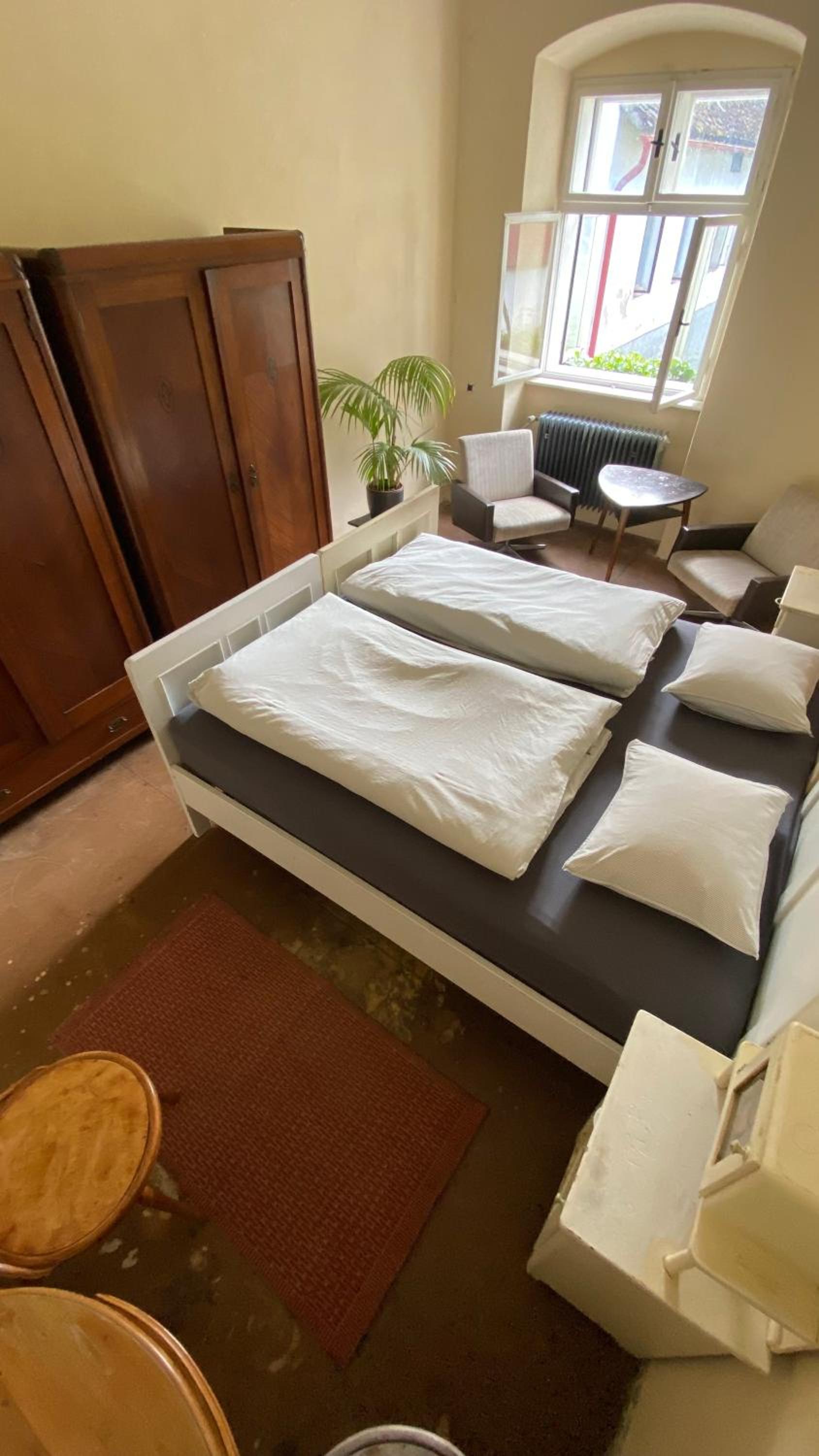 Double Room with Shared Bathroom photo 2