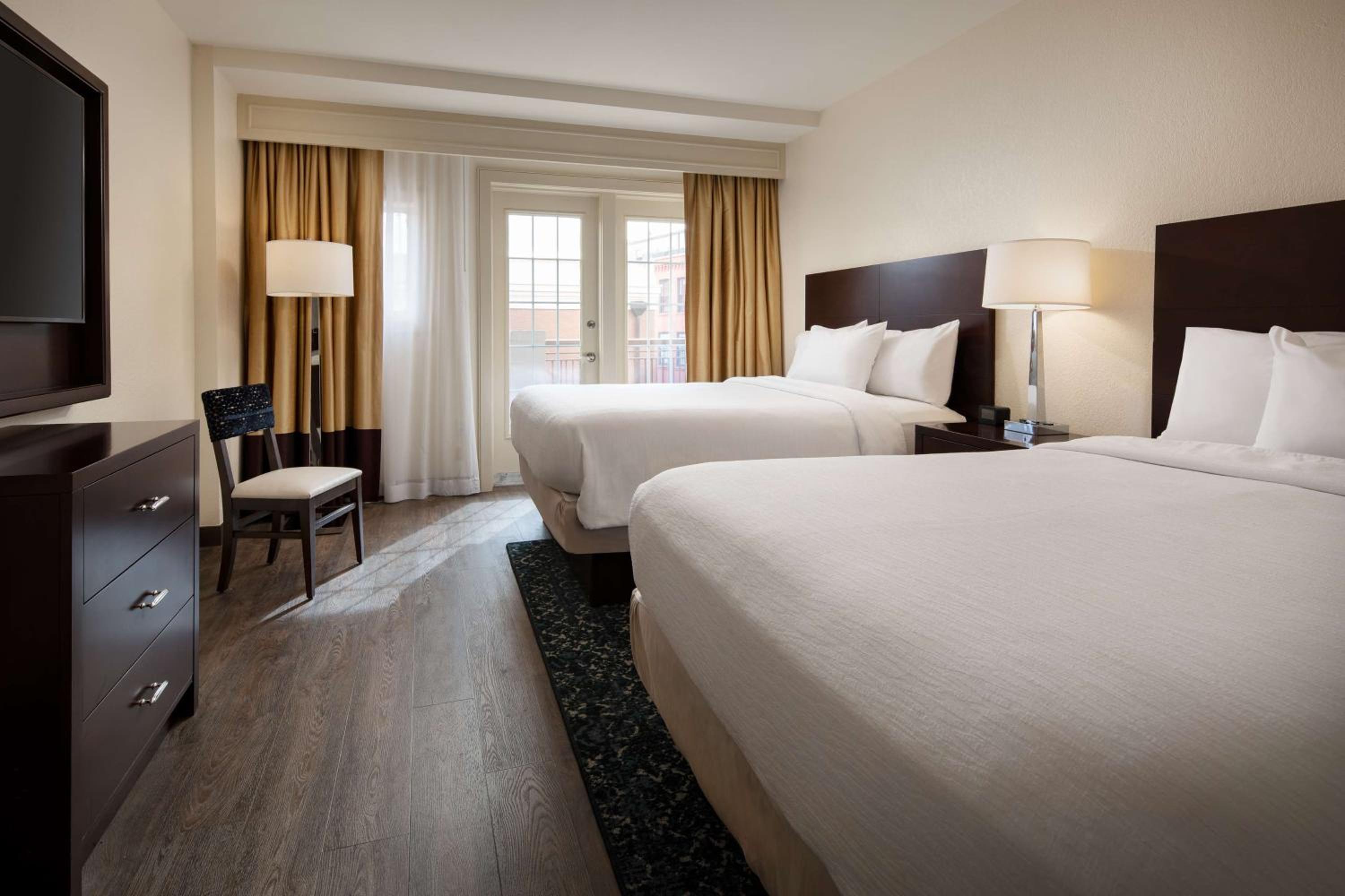 Executive One-Bedroom Double Suite - Non-Smoking photo 3