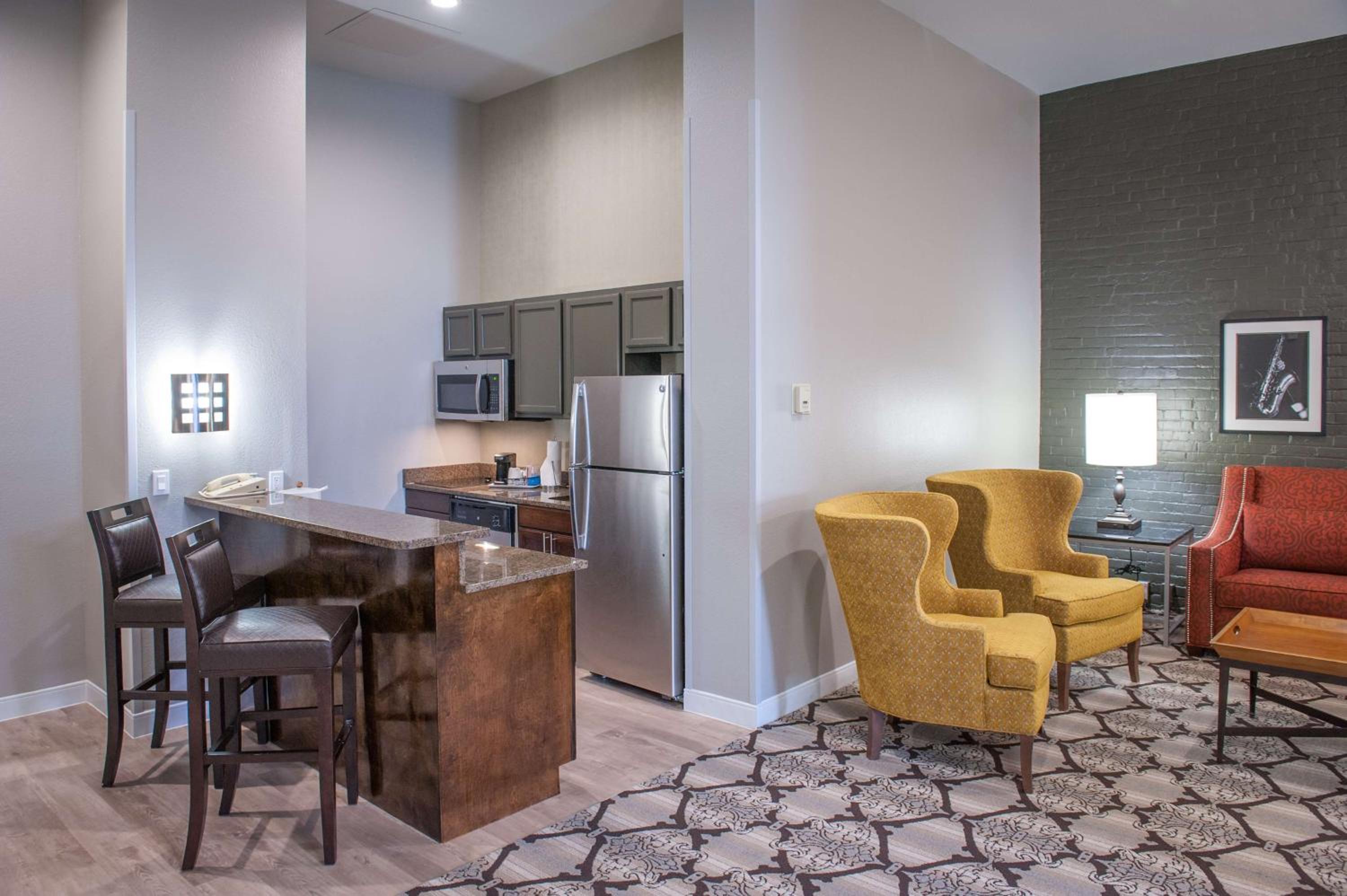 King Suite with Kitchen - Non-Smoking - Photo 1