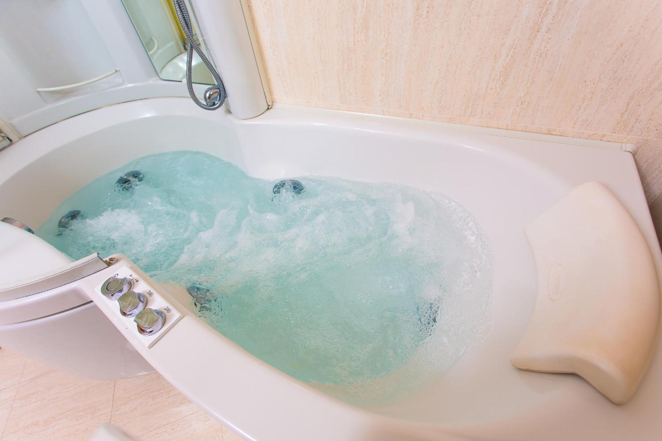 Family Suite with Spa Access - Photo 9