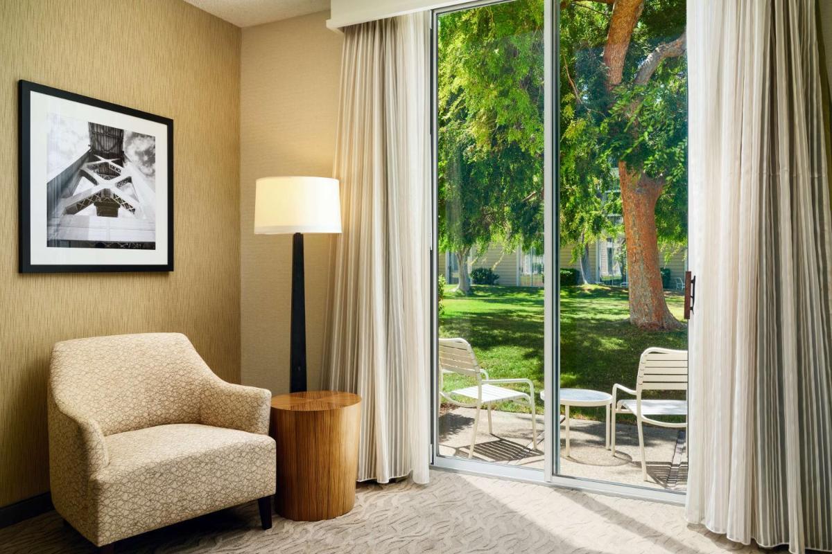 King Room with Patio and Garden View photo 3