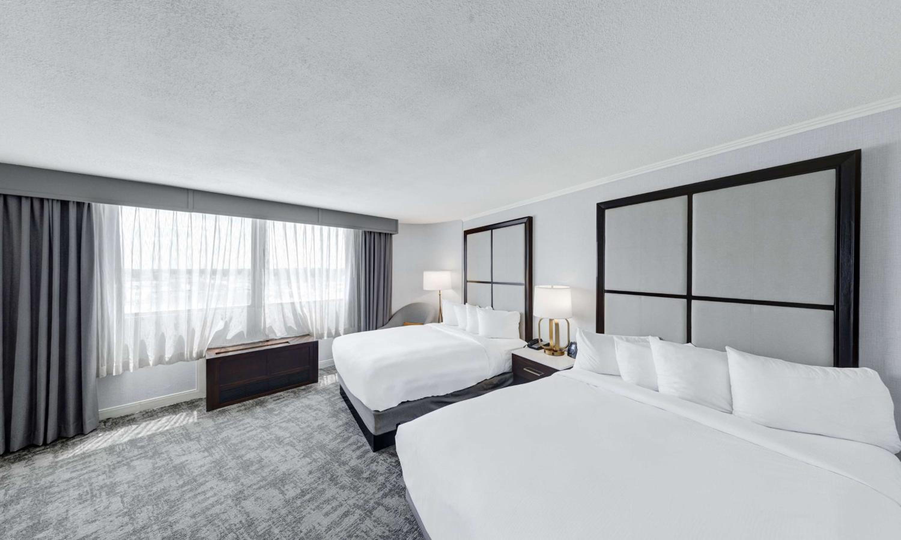 Queen Room with Two Queen Beds - Photo 3