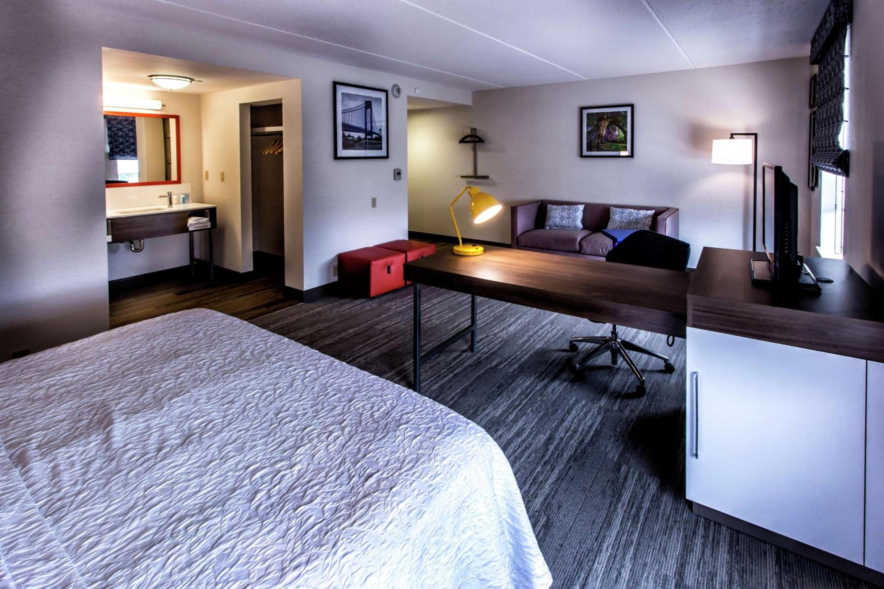 King Studio Suite with Sofa Bed - Non-Smoking - Photo 2