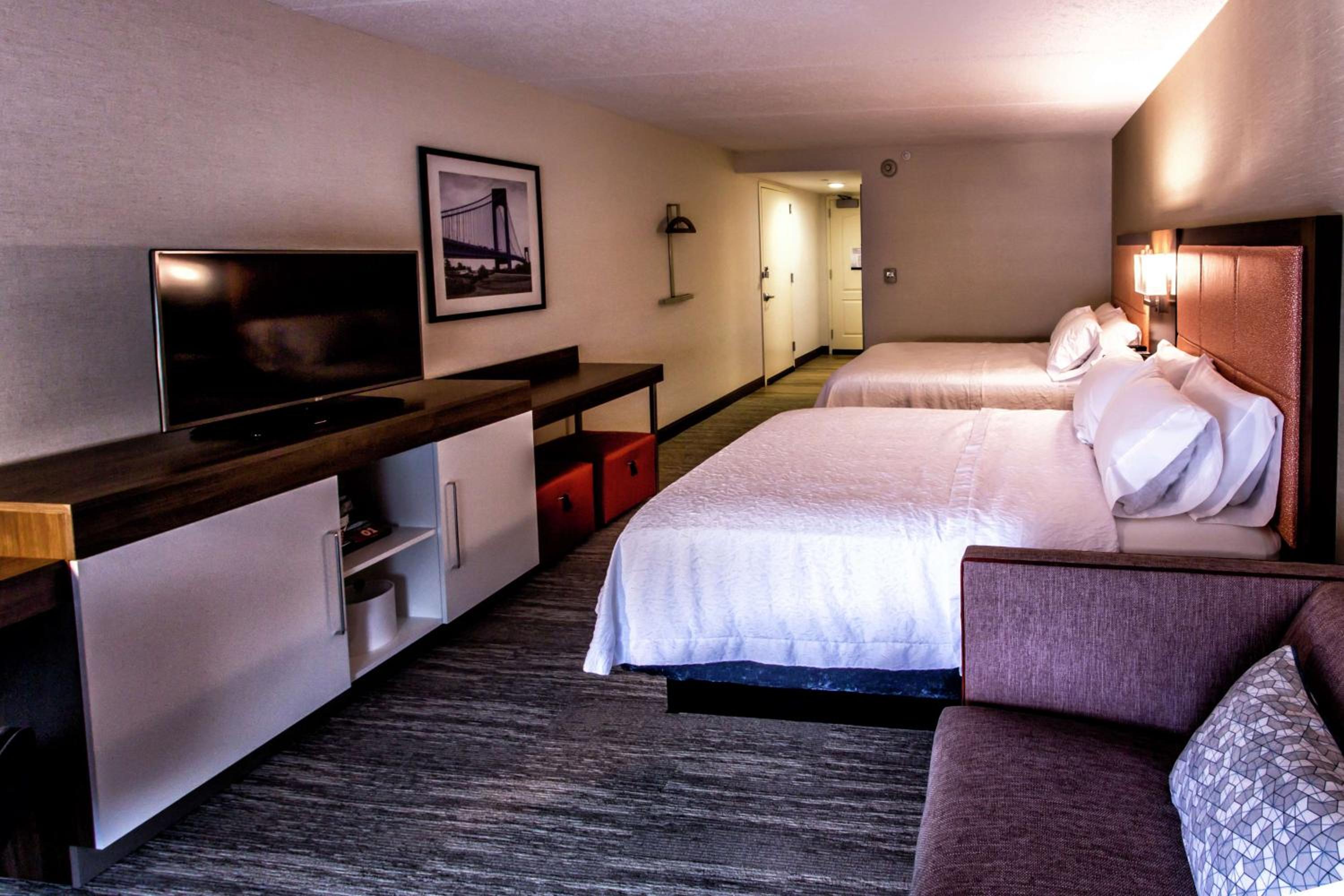 Double Queen Suite - Photo 3