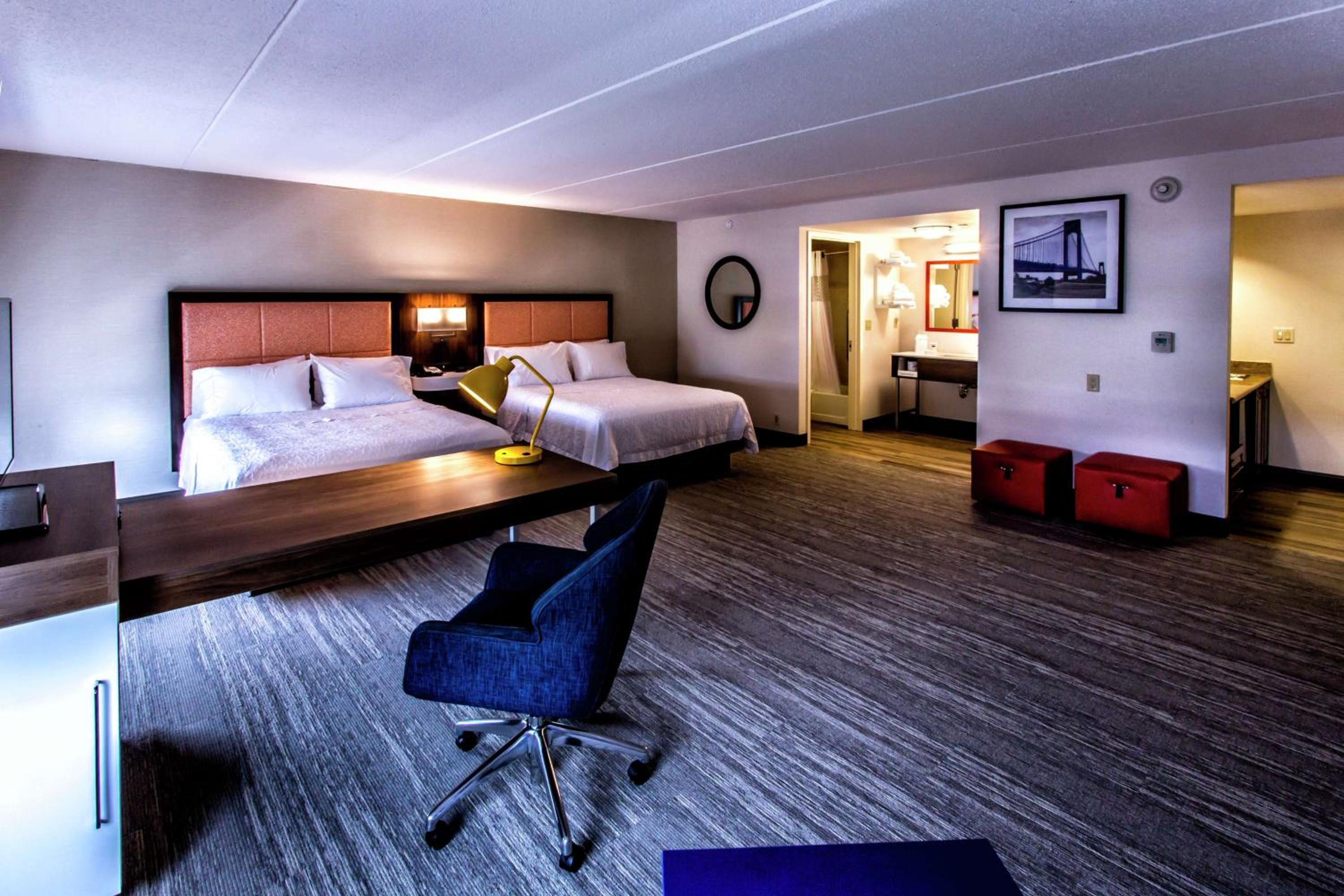 Queen Studio Suite with Two Queen Beds and Sofa Bed - Non-Smoking - Photo 3
