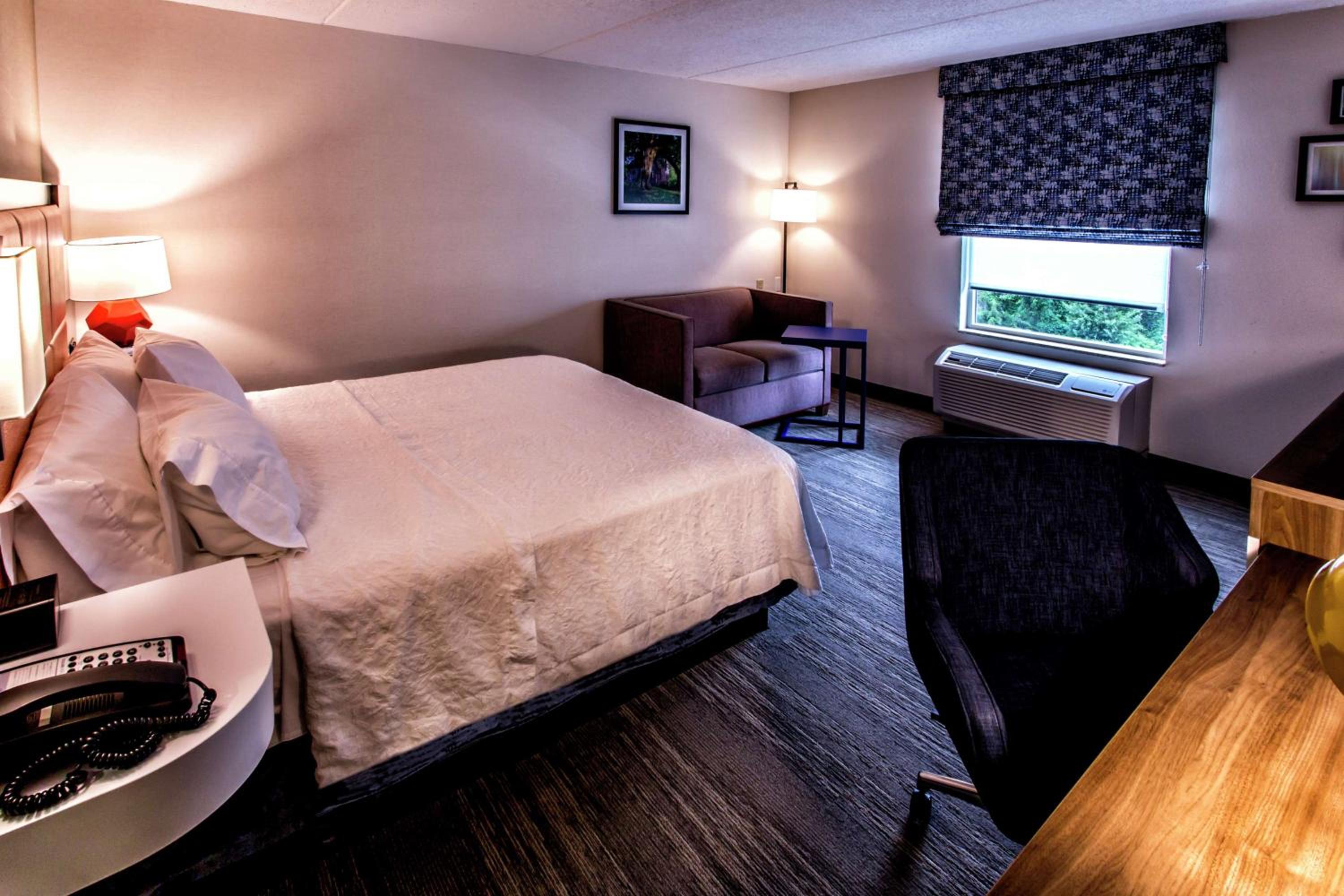 King Room with King Bed - Non-Smoking - Photo 1