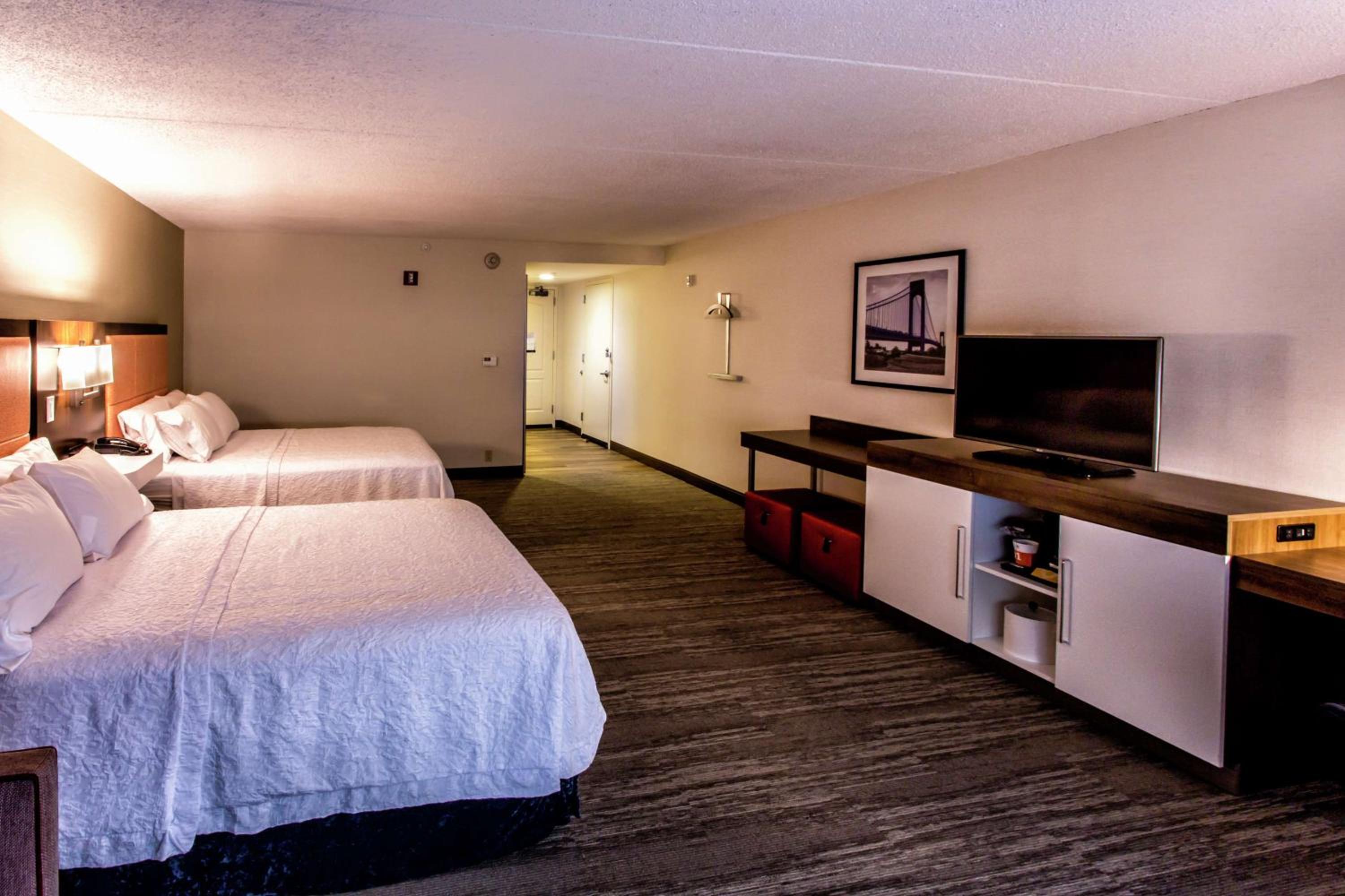 Queen Room with Two Queen Beds and Roll-In Shower - Mobility and Hearing Access/Non-Smoking - Photo 2