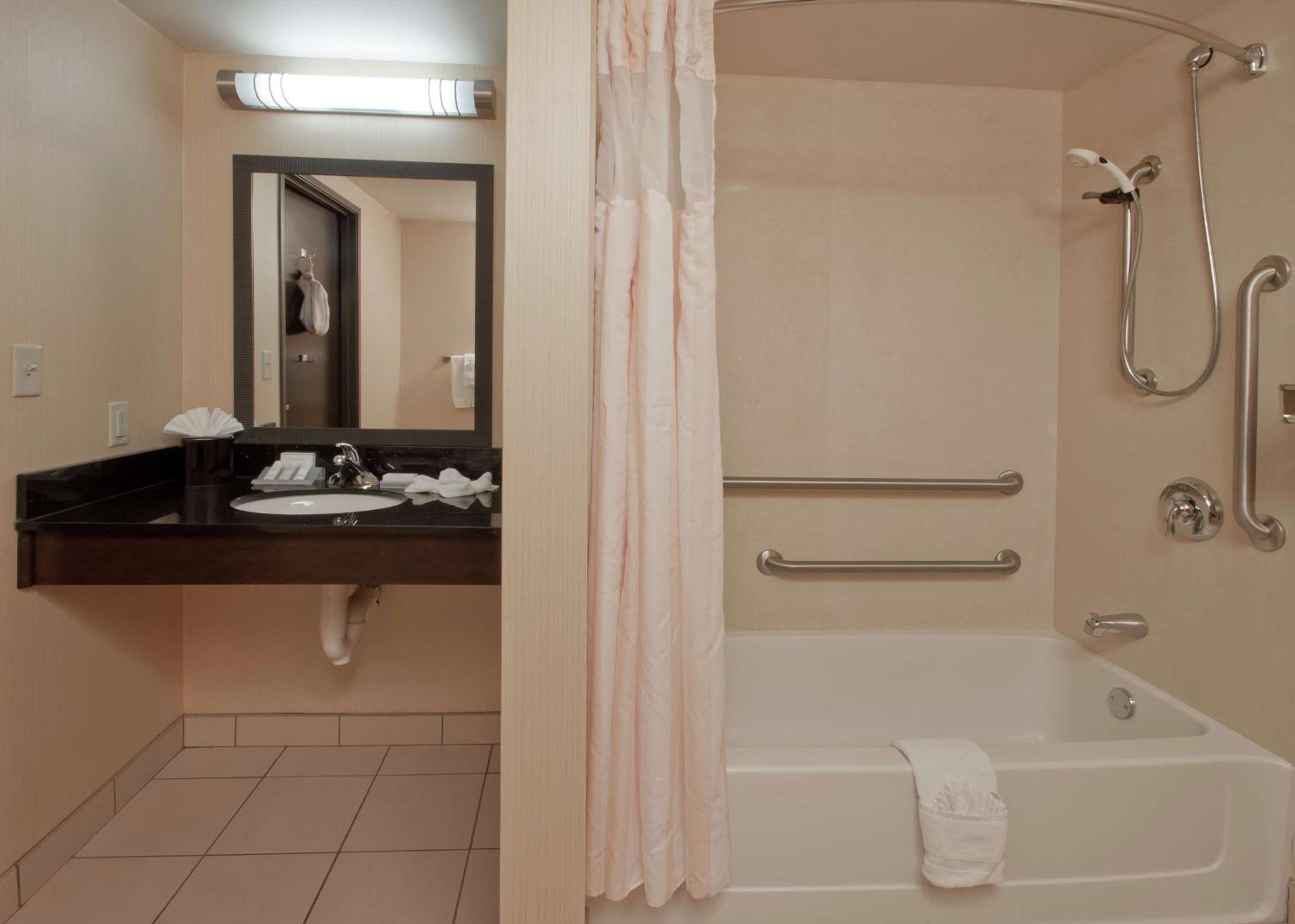 Queen Room with Two Queen Beds - Mobility and Hearing Access - Photo 4