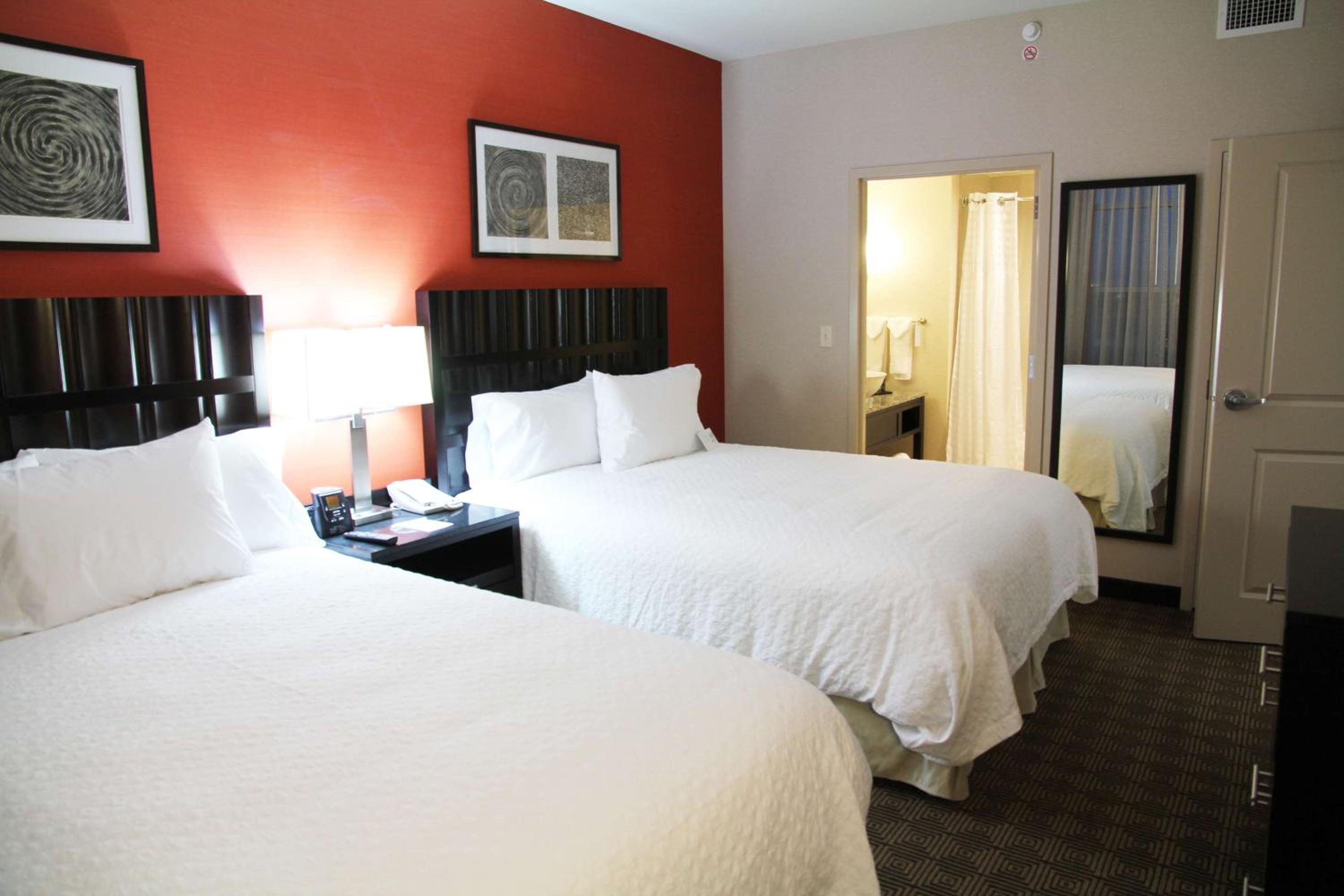 Queen Suite with Two Queen Beds - Photo 2