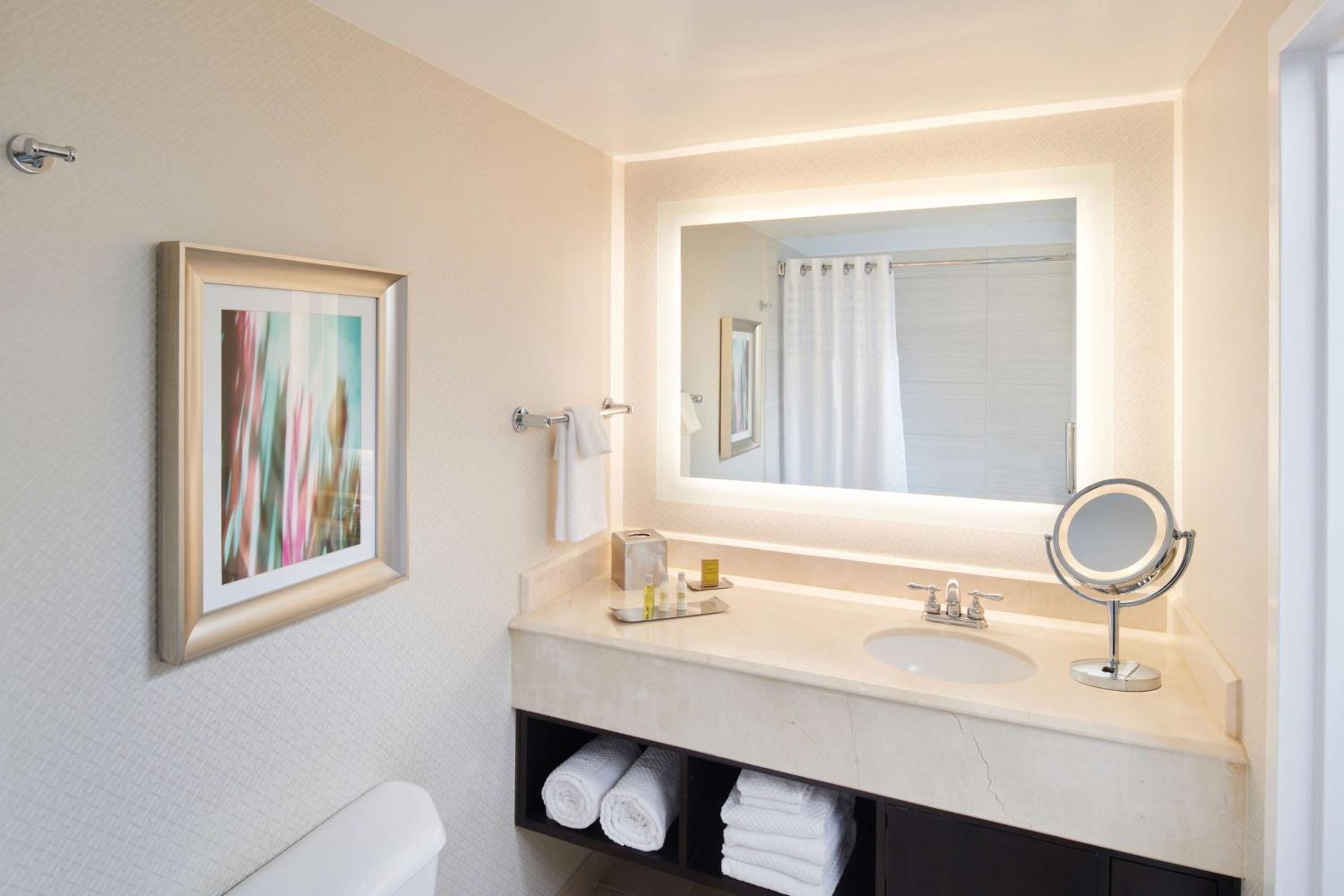 King Room - Non-Smoking - Photo 6