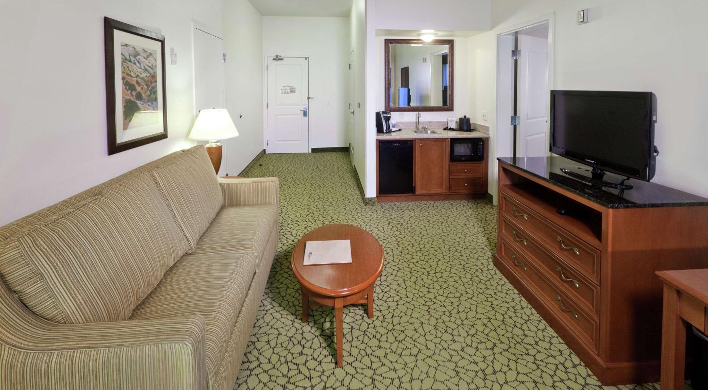 One-Bedroom King Suite - Photo 3