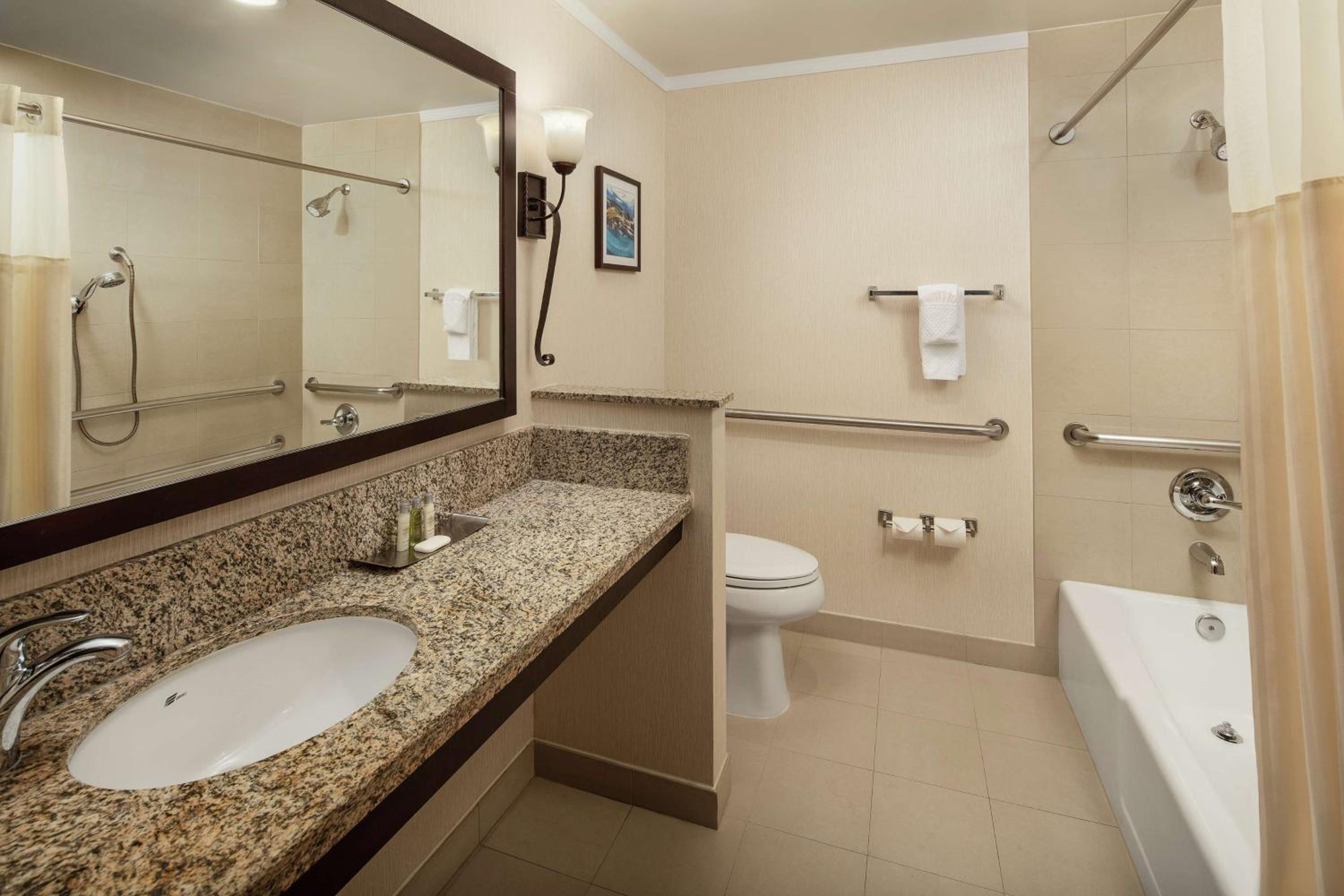 King Room - Non-Smoking - Photo 3