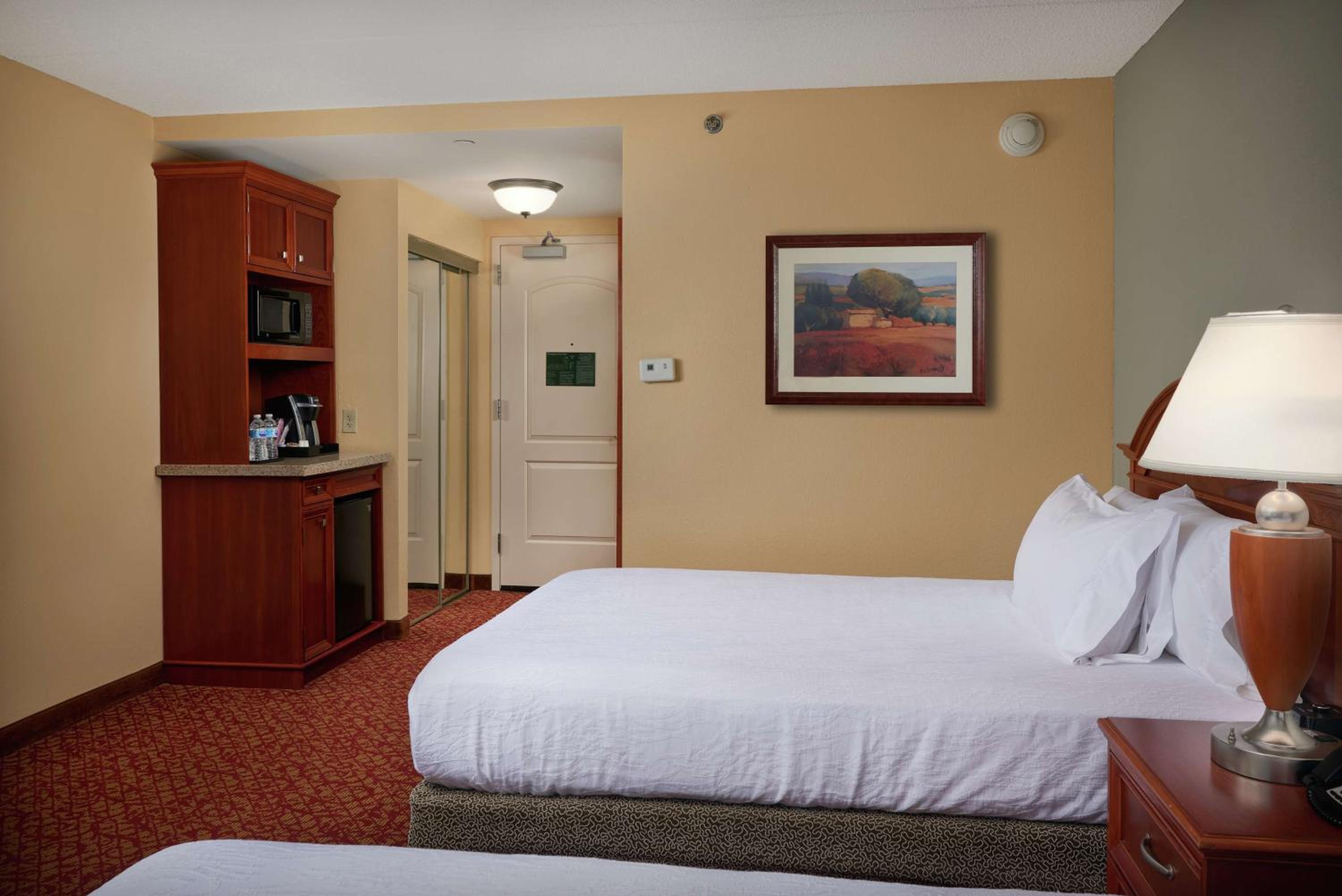 Queen Room with Two Queen Beds - Photo 3