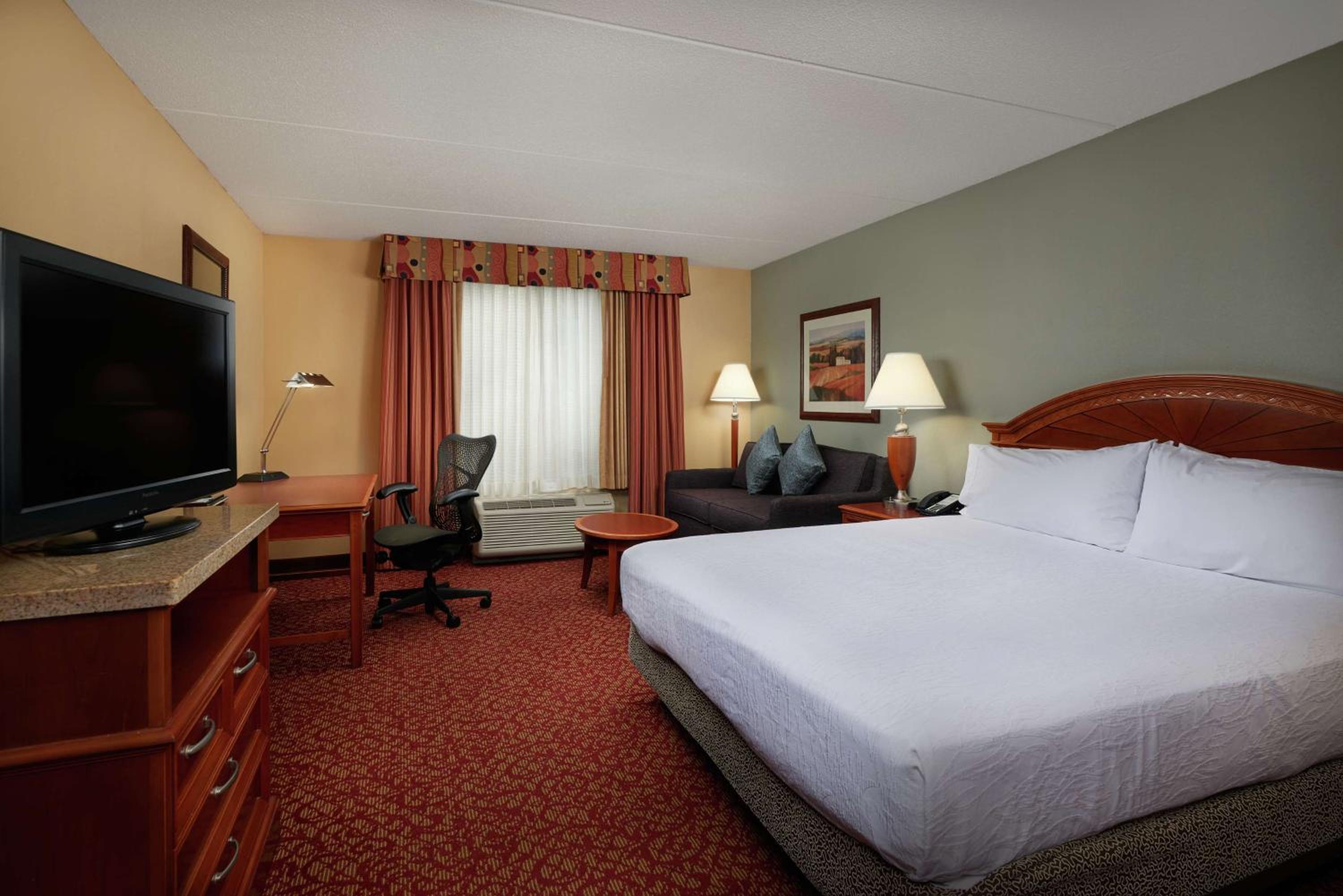 King Room with Sofa Bed - Photo 1