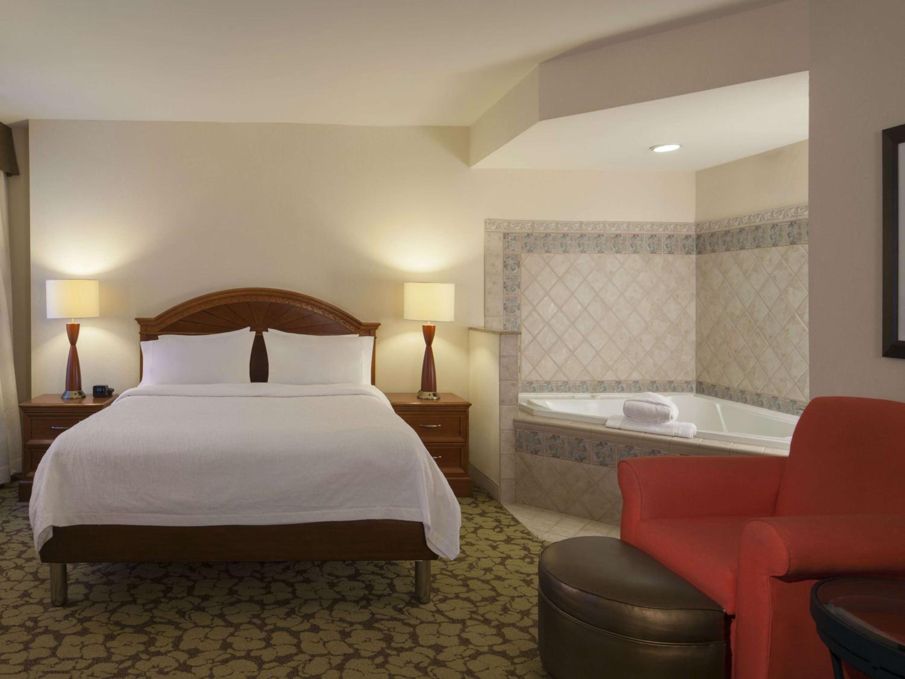 King Room with Whirlpool - Photo 4