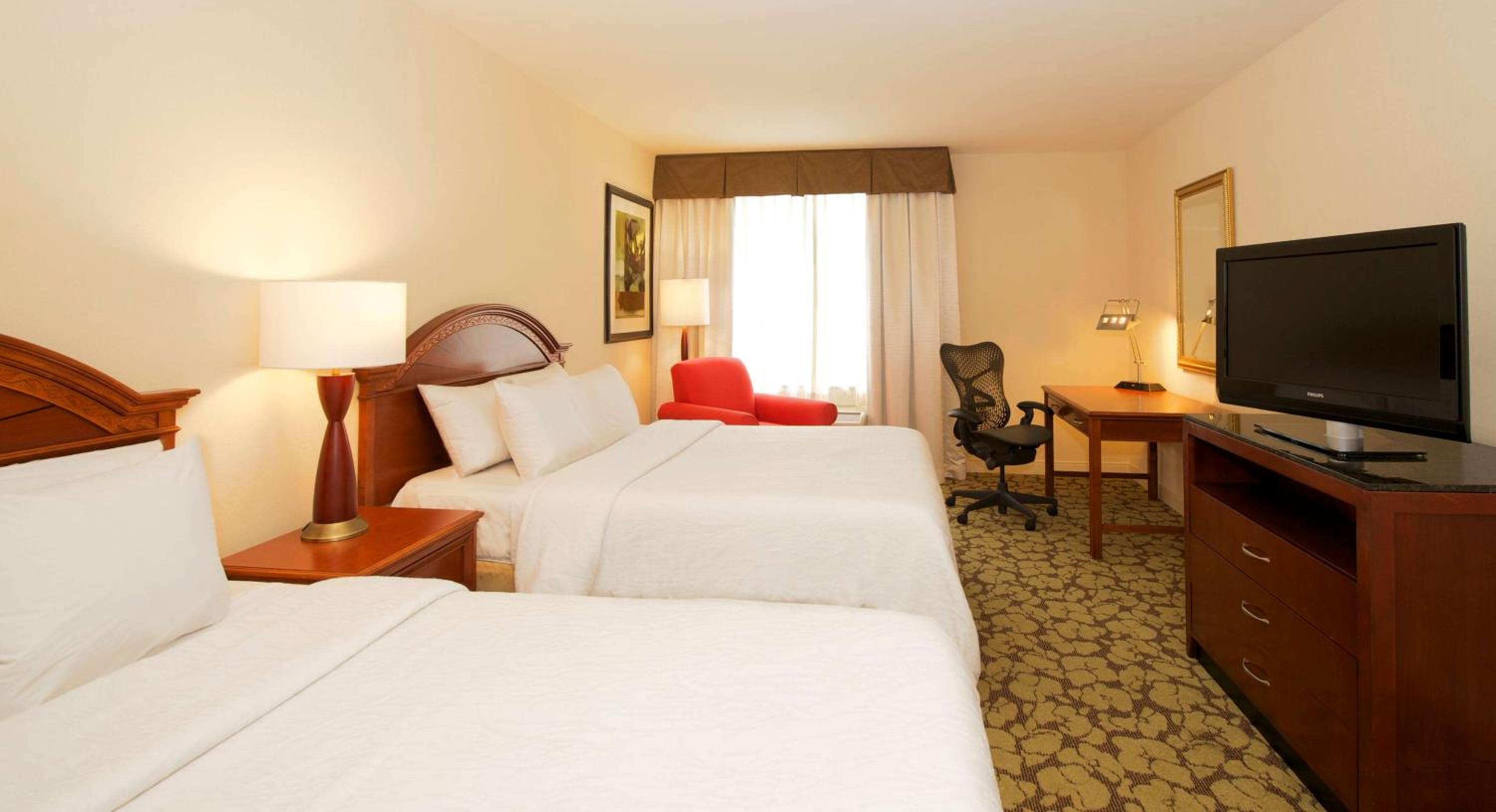 Queen Room with Two Queen Beds - Photo 3