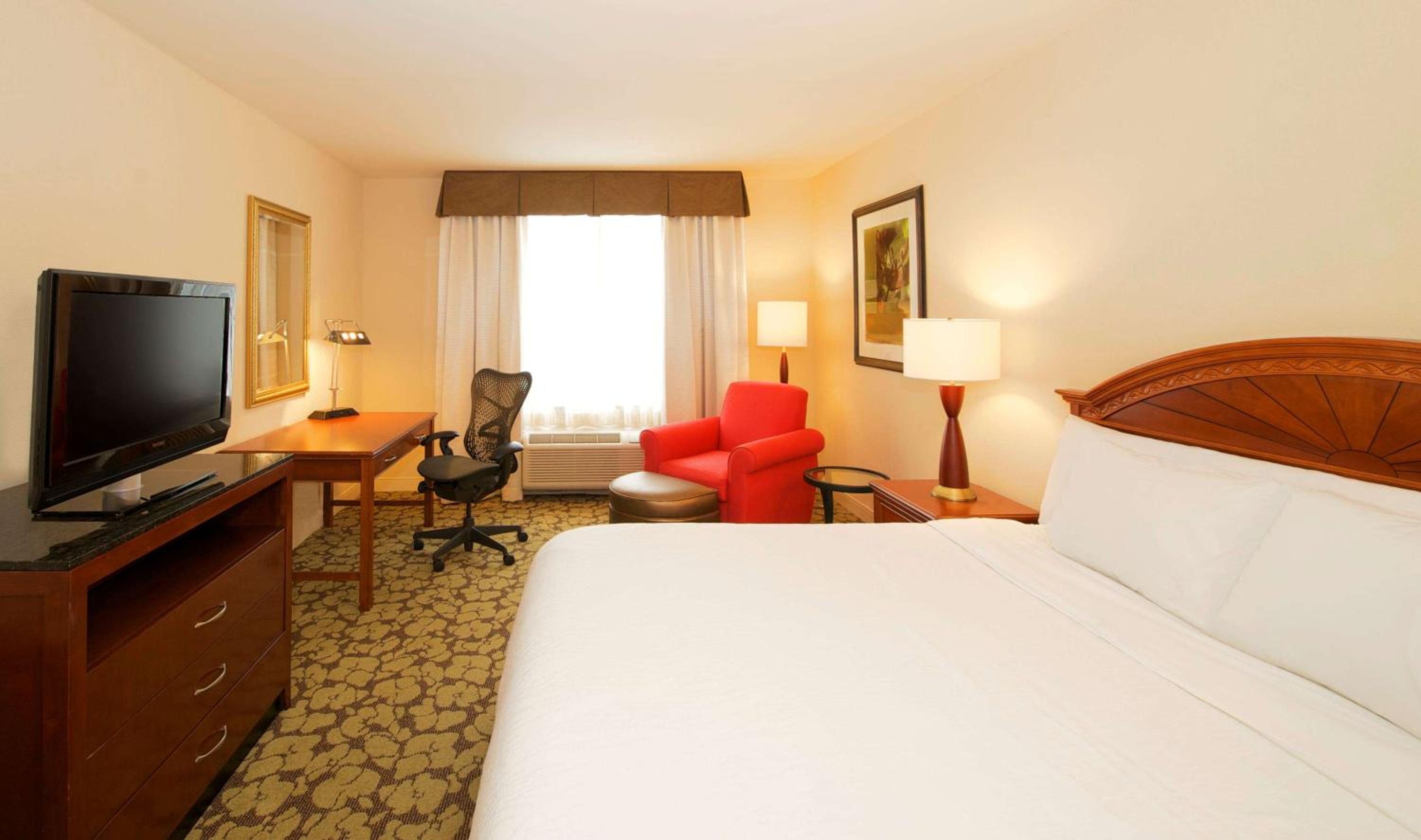 King Room with Whirlpool - Photo 3