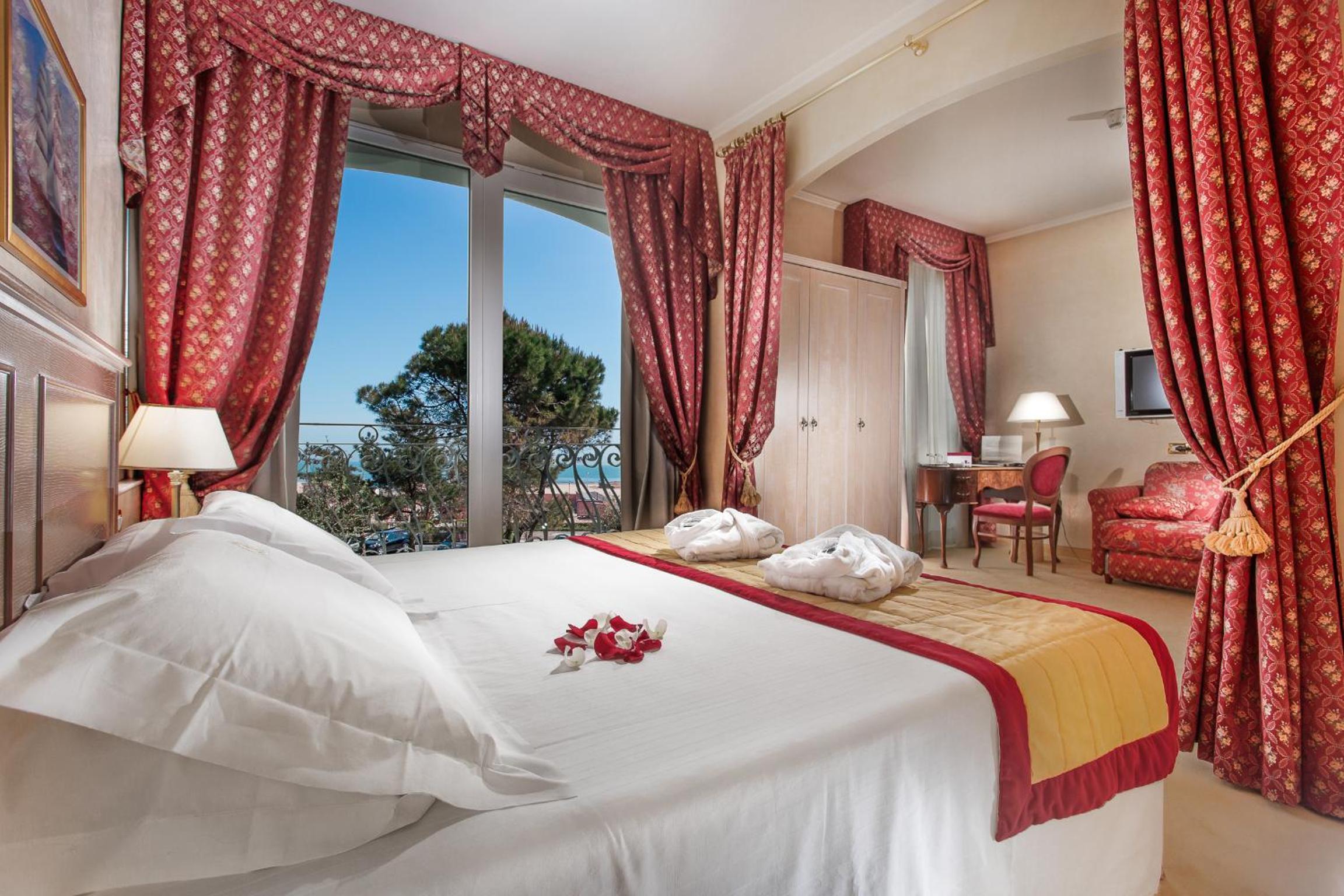 Junior Suite with Spa Access - Photo 1