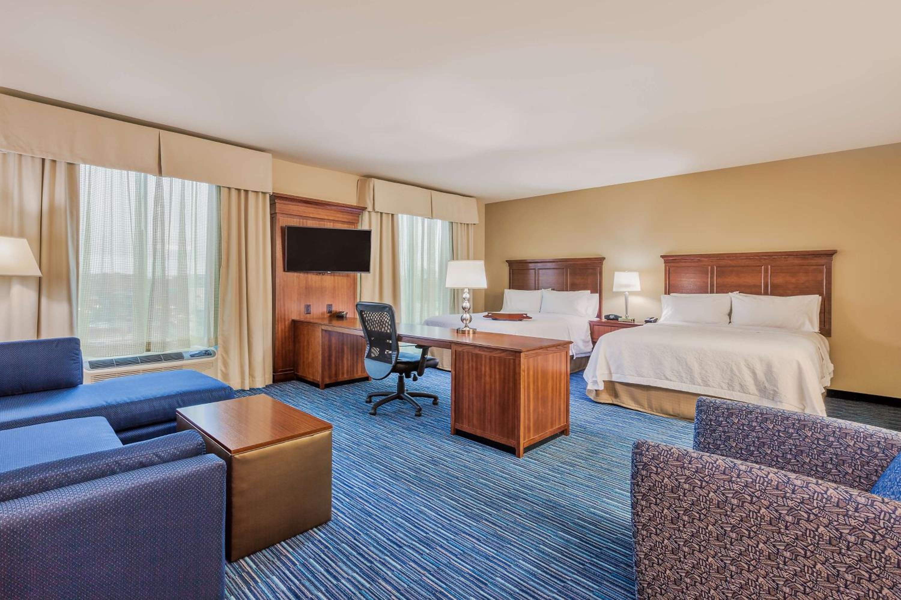 Queen Studio Suite with Two Queen Beds - Non-Smoking photo 1