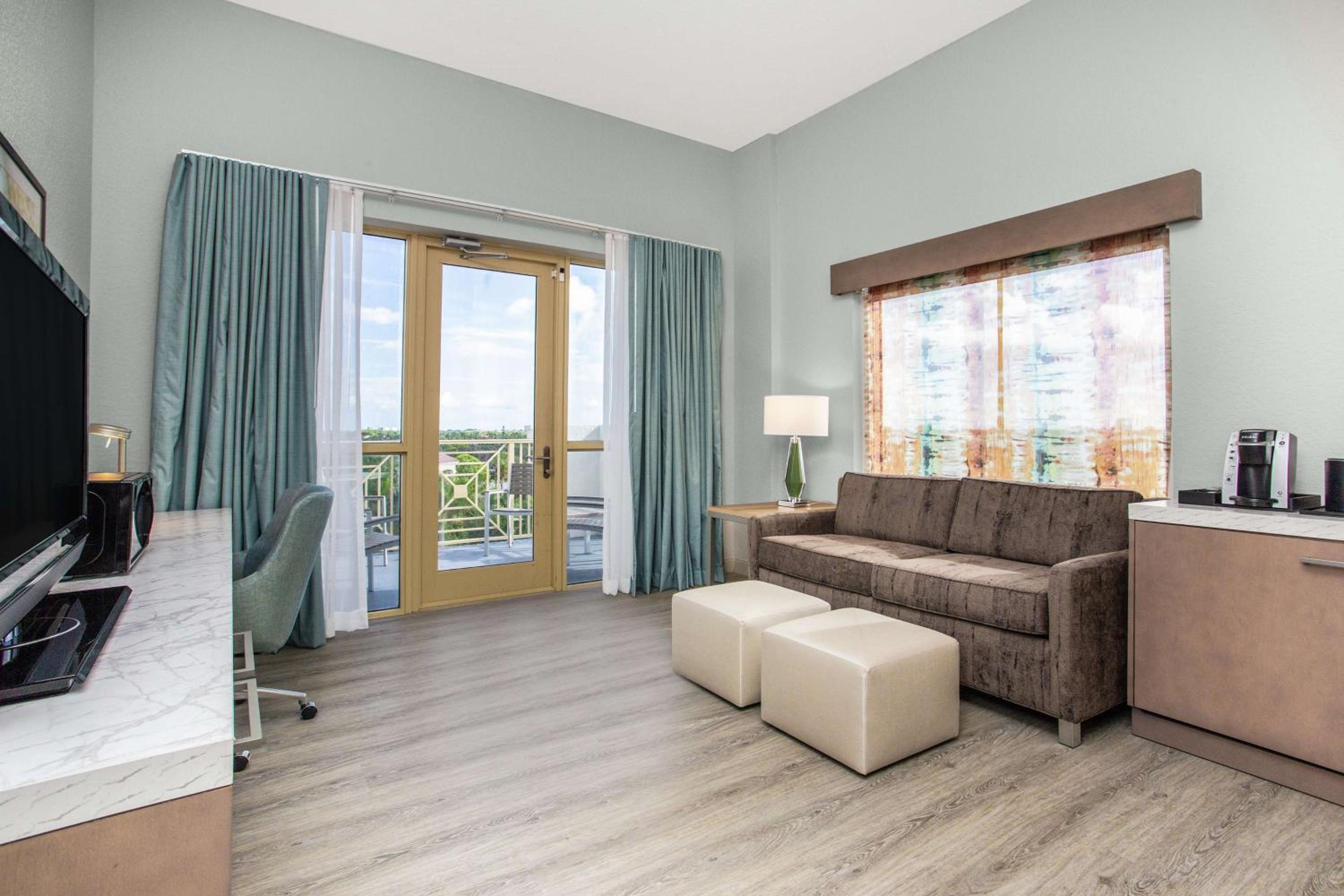 One-Bedroom Suite - Photo 11