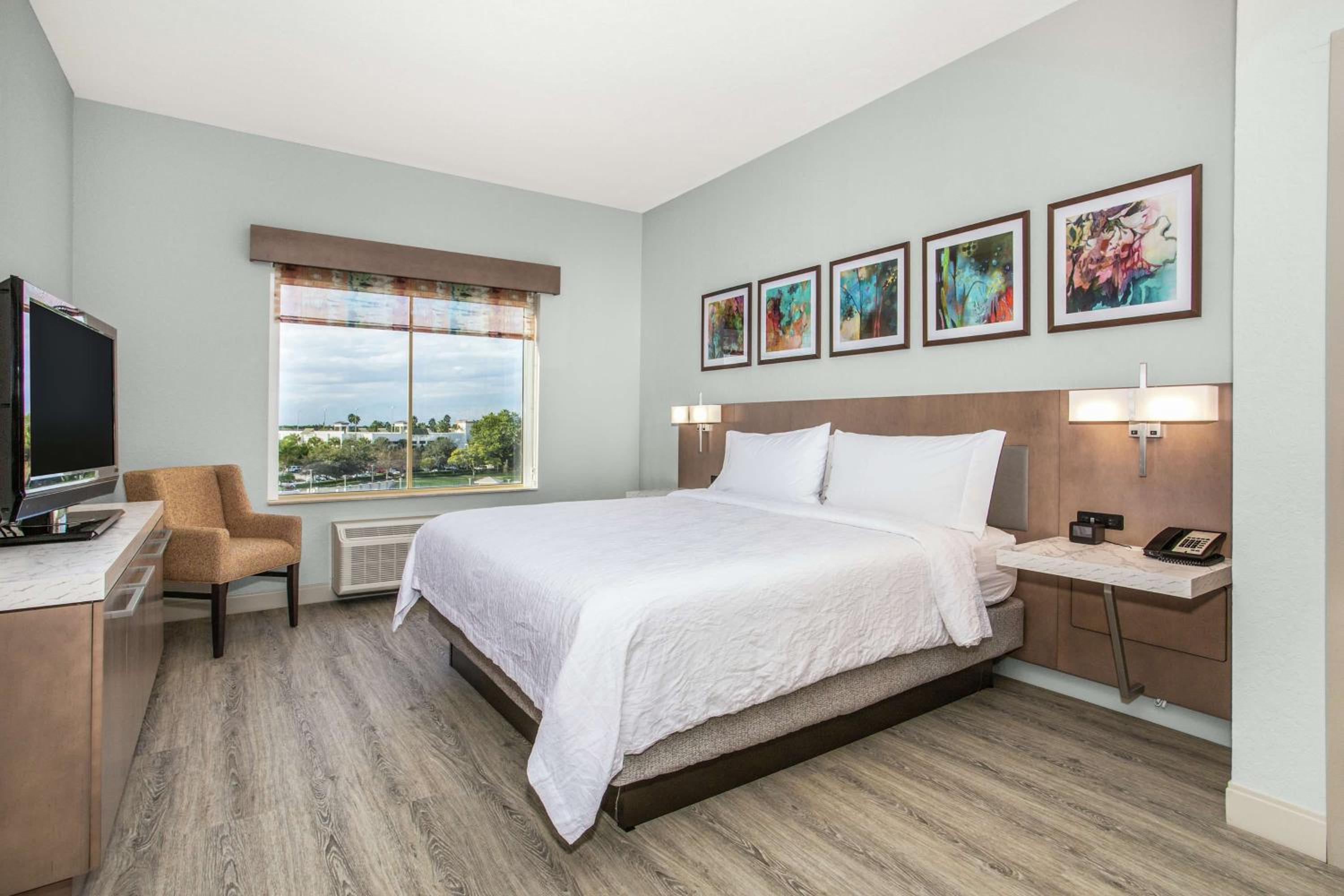 One-Bedroom Suite - Photo 16