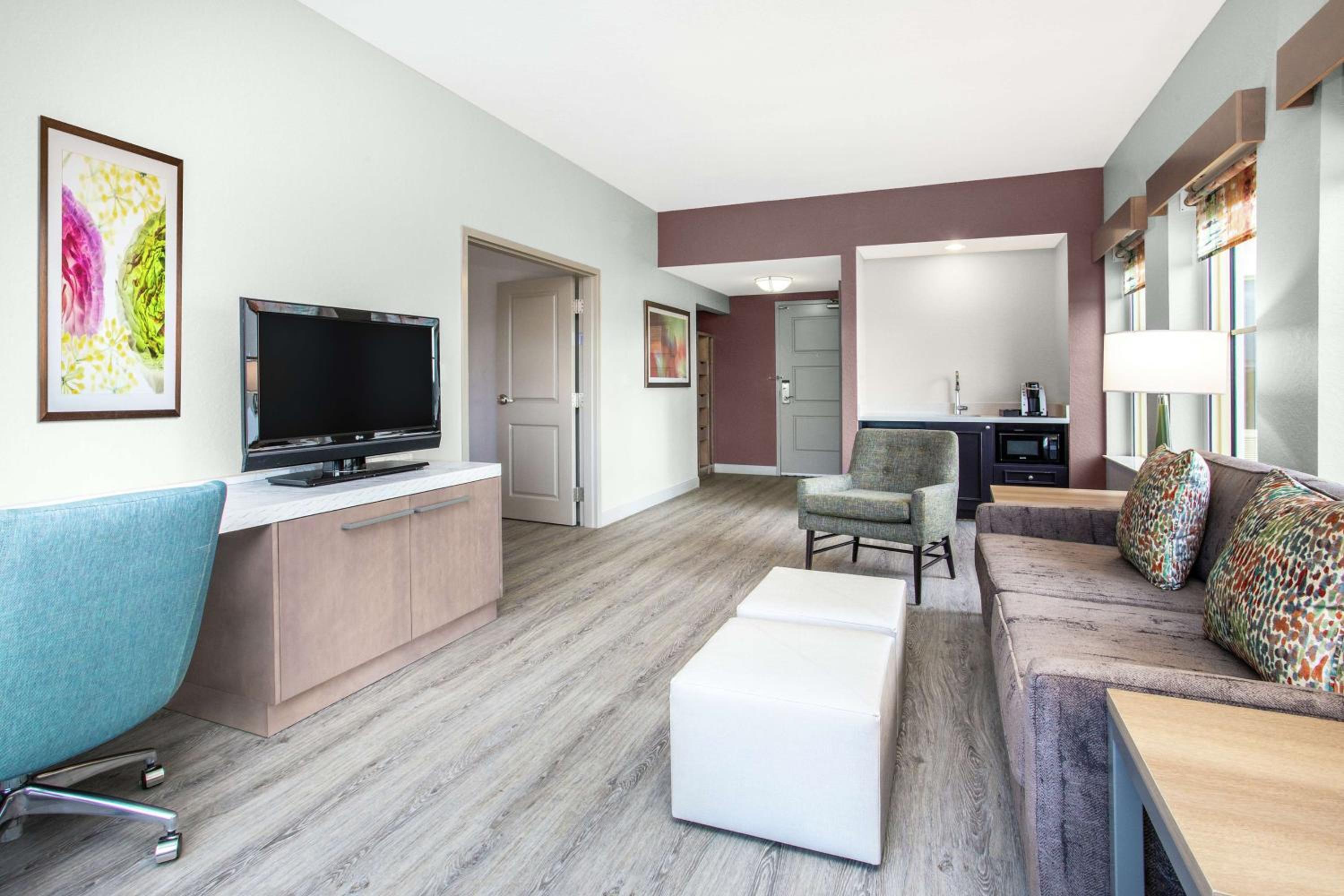 One-Bedroom Suite - Photo 8