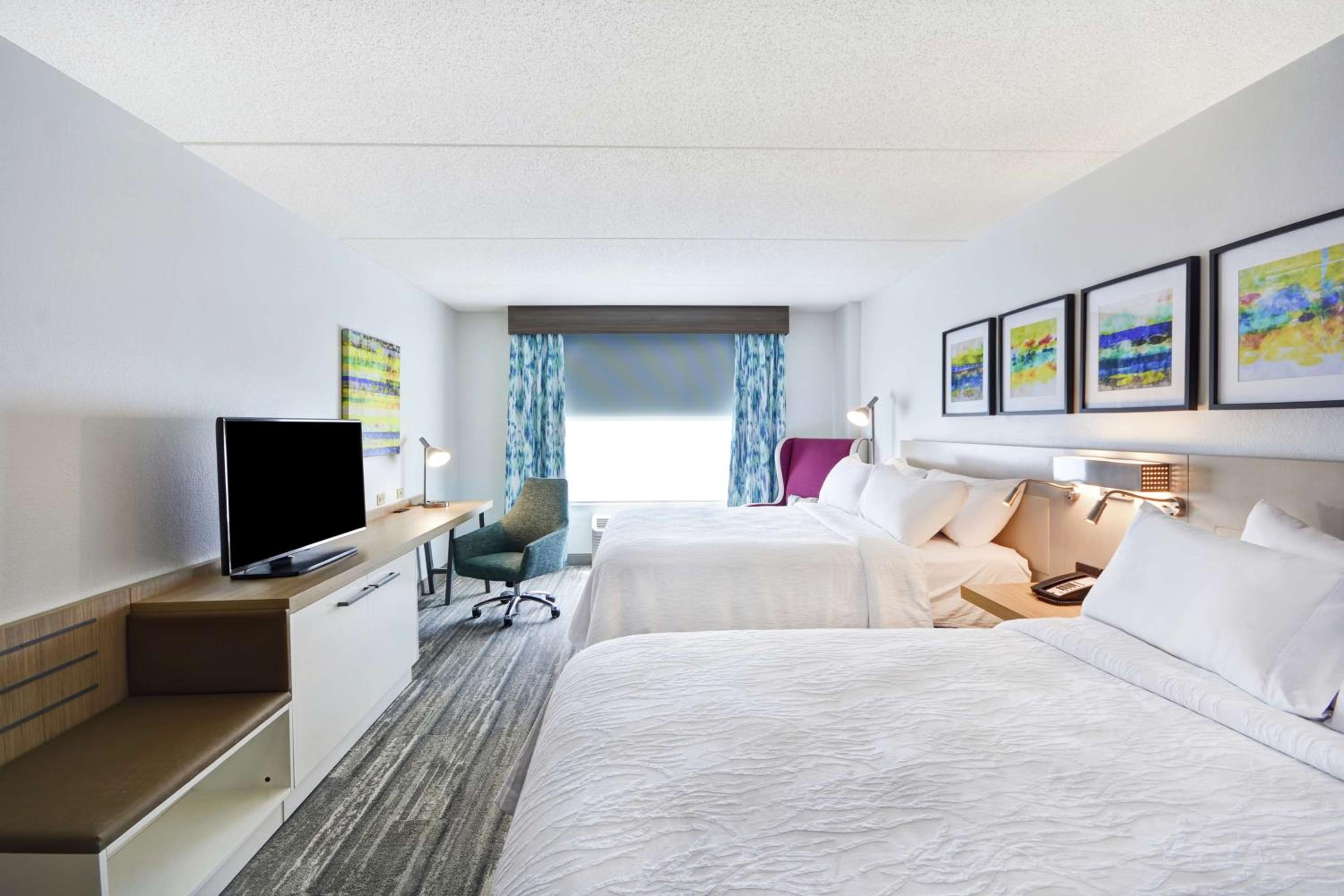 Queen Room with Two Queen Beds - Photo 5