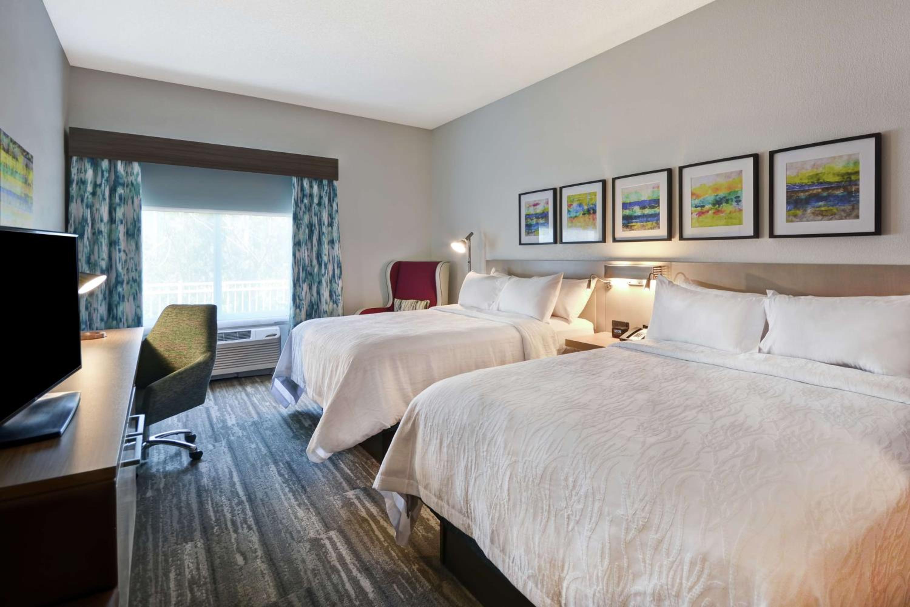 Queen Room with Two Queen Beds - Photo 6