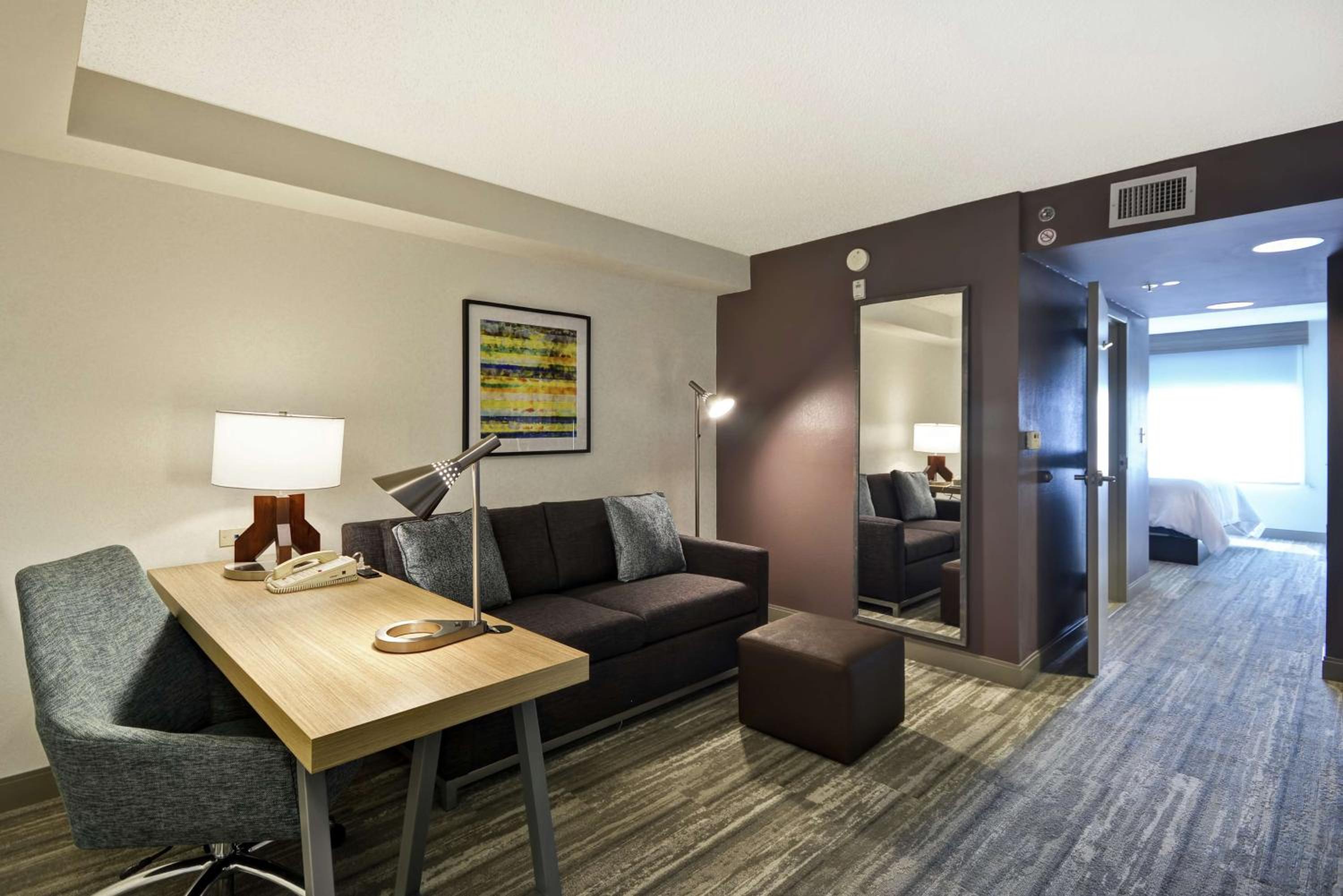Junior King Suite with Seating Area - Photo 6