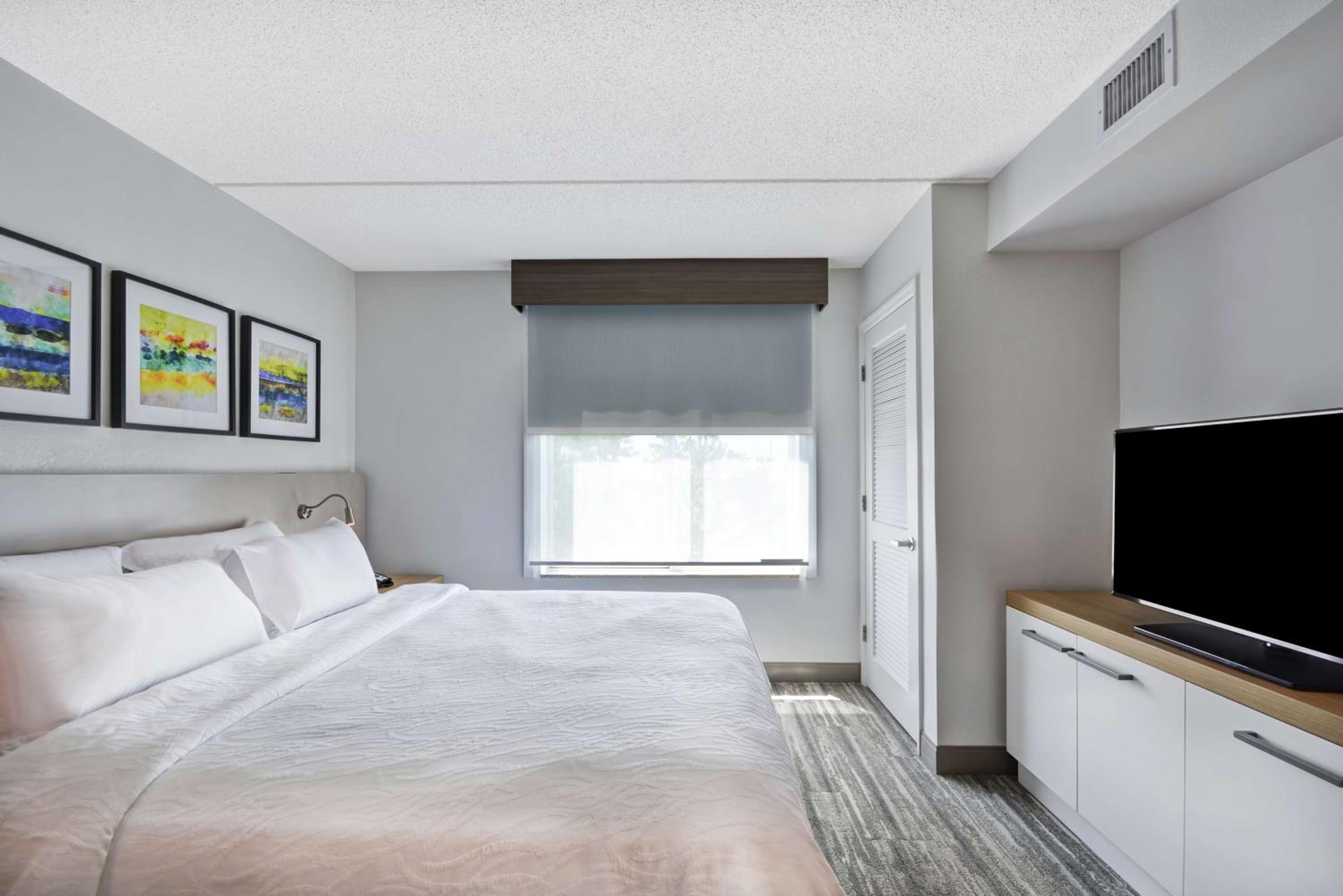Junior King Suite with Seating Area - Photo 5