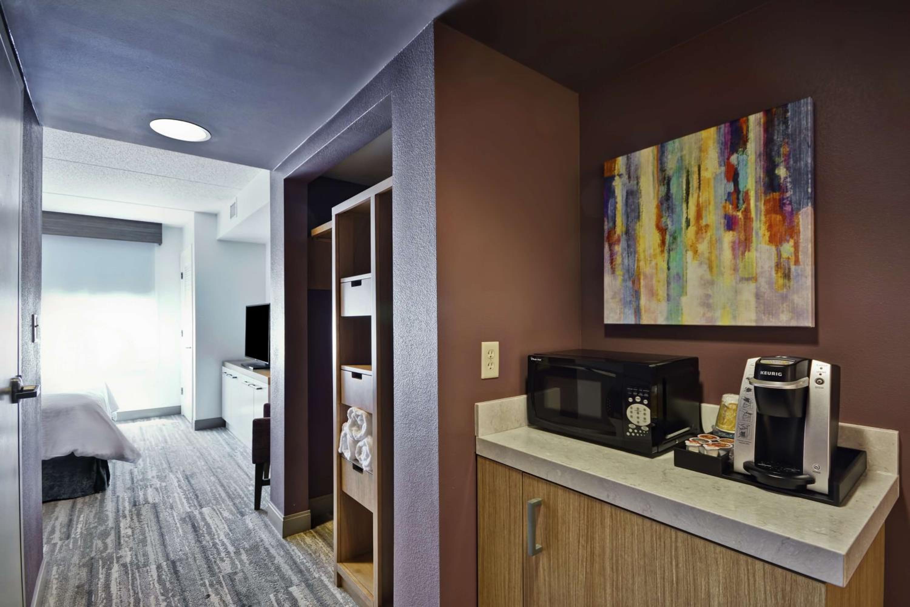 Junior King Suite with Seating Area - Photo 4