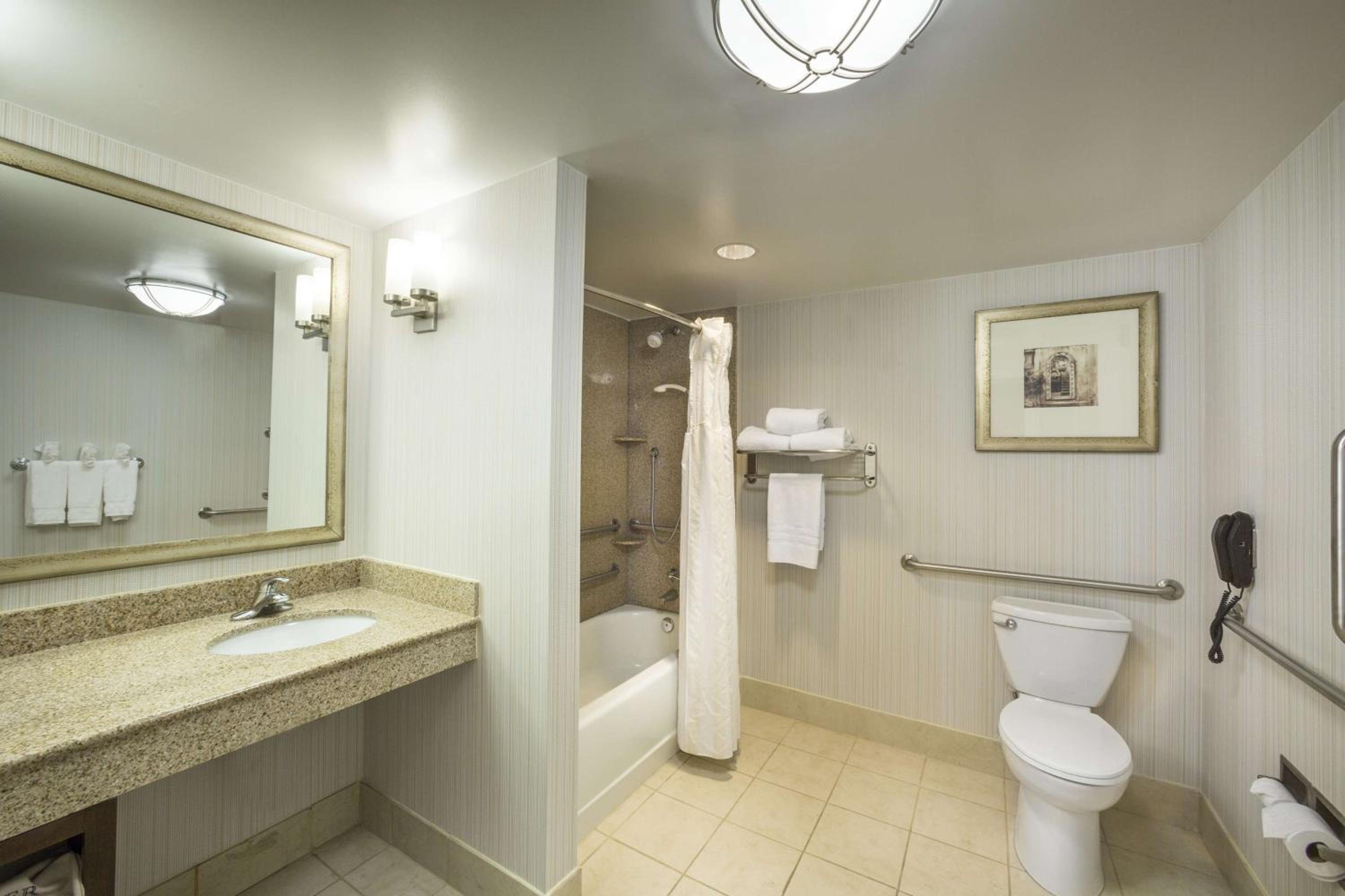 King Room with Bath Tub - Mobility Access - Photo 4