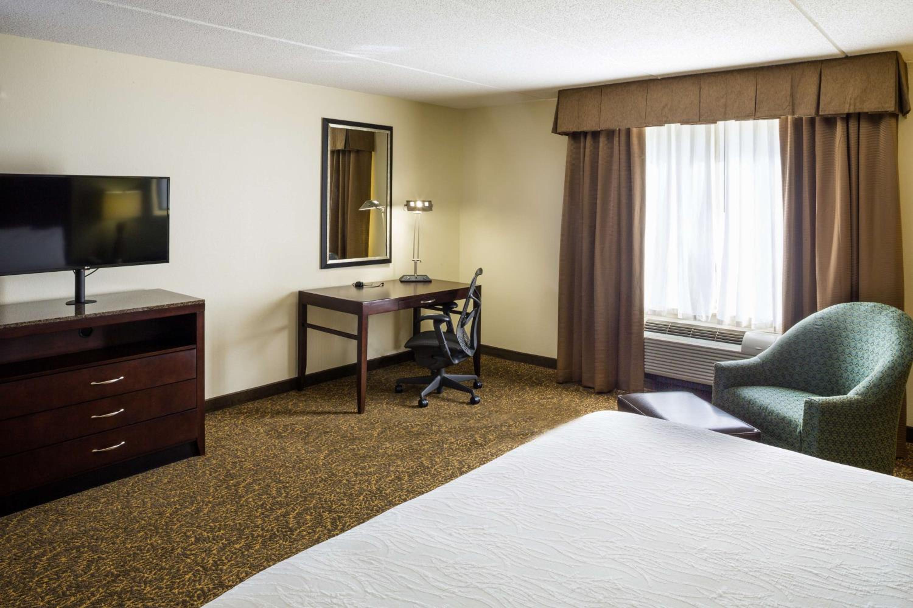 King Room with Bath Tub - Mobility Access - Photo 1