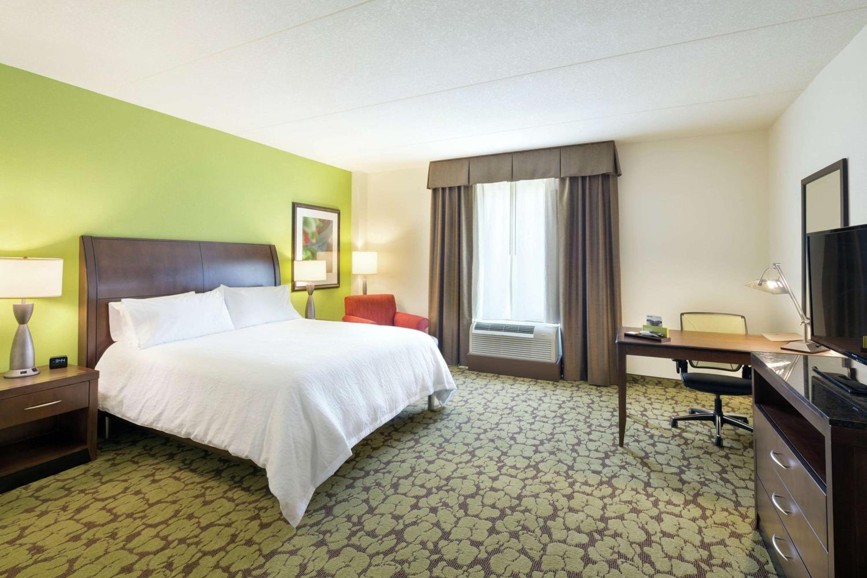 Premium King Room - Photo 2