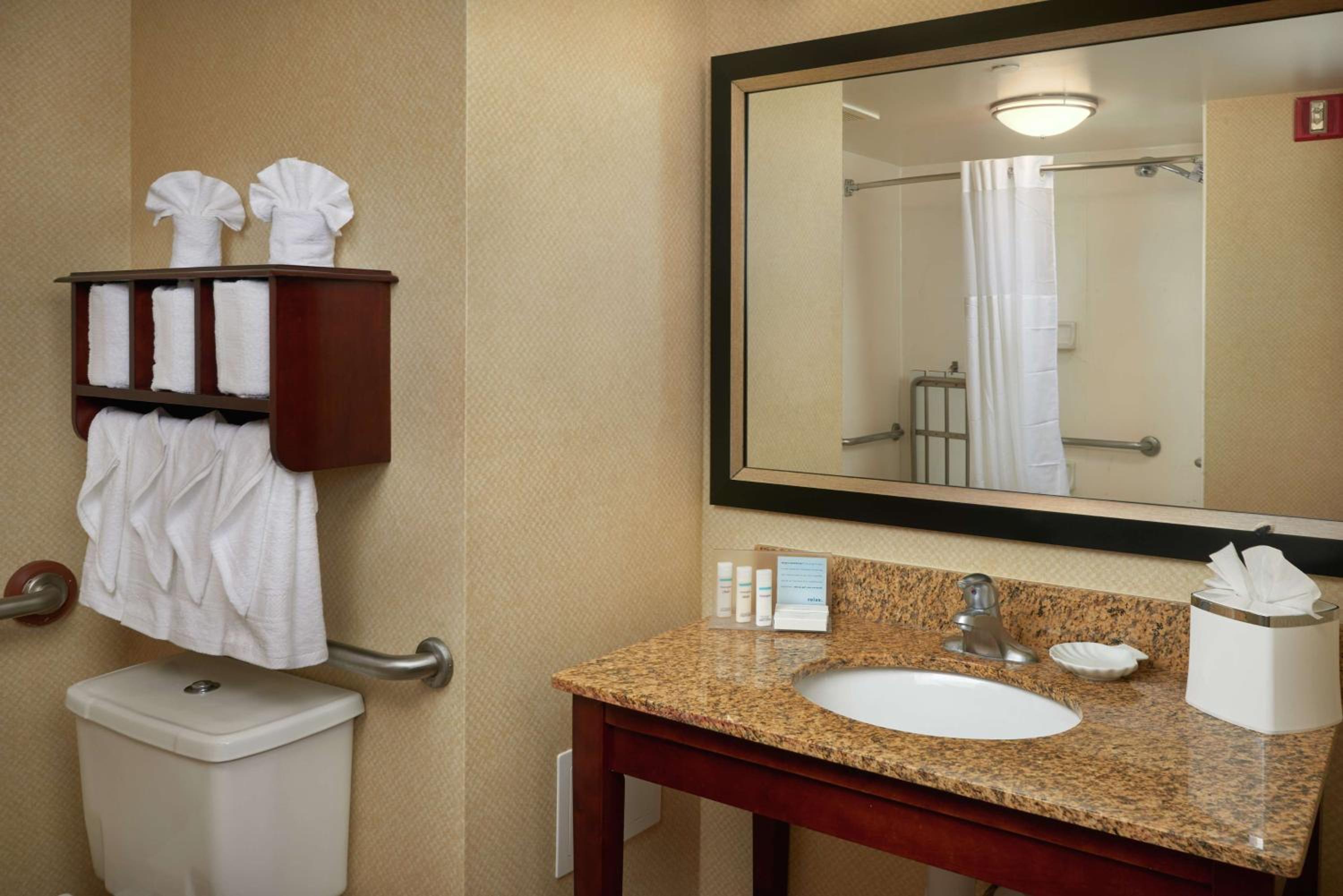 King Room - Mobility Access/Non-Smoking - Photo 3