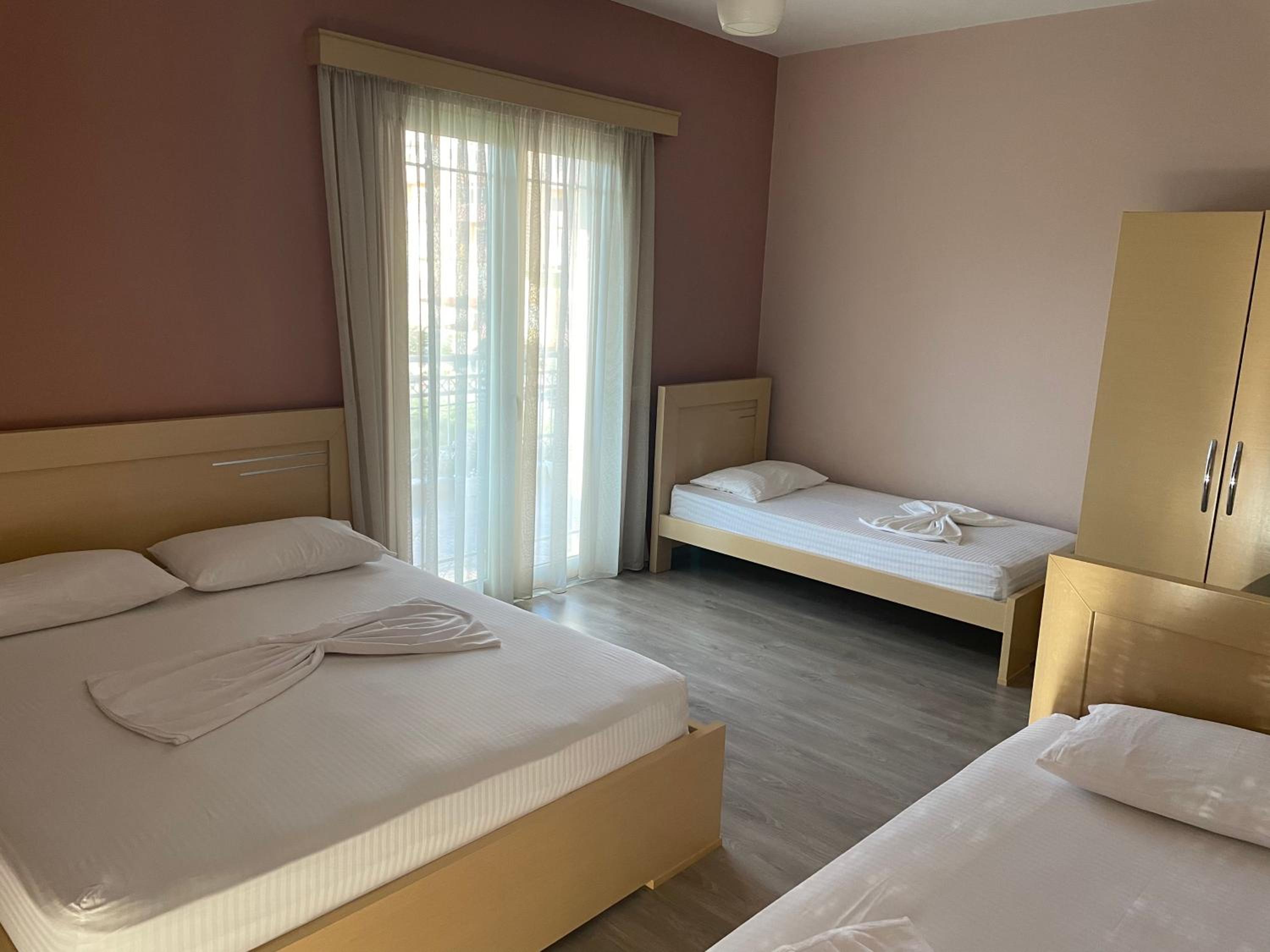 Quadruple Room with Garden View photo 2