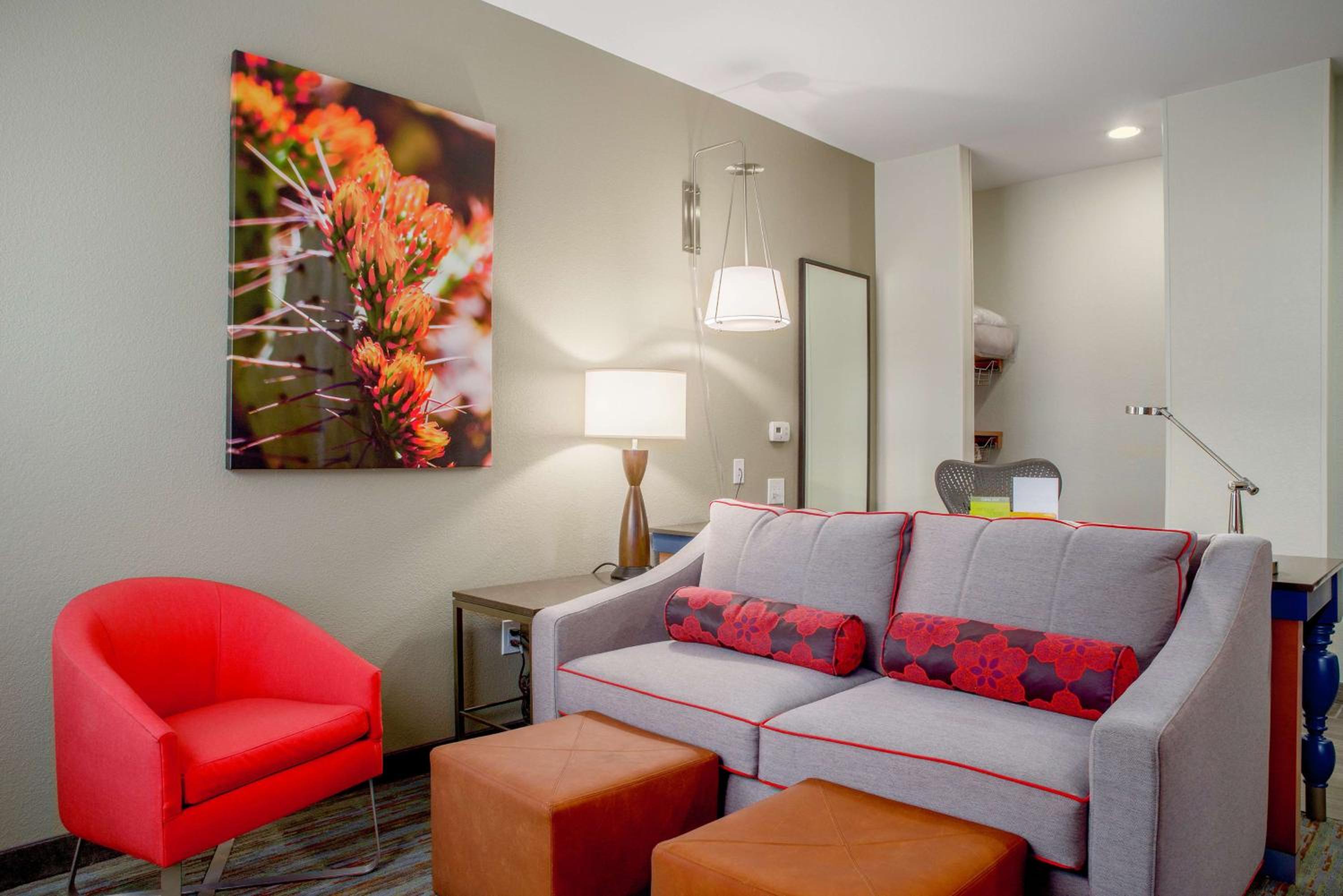 One-Bedroom King Suite with Sofa Bed - Photo 3
