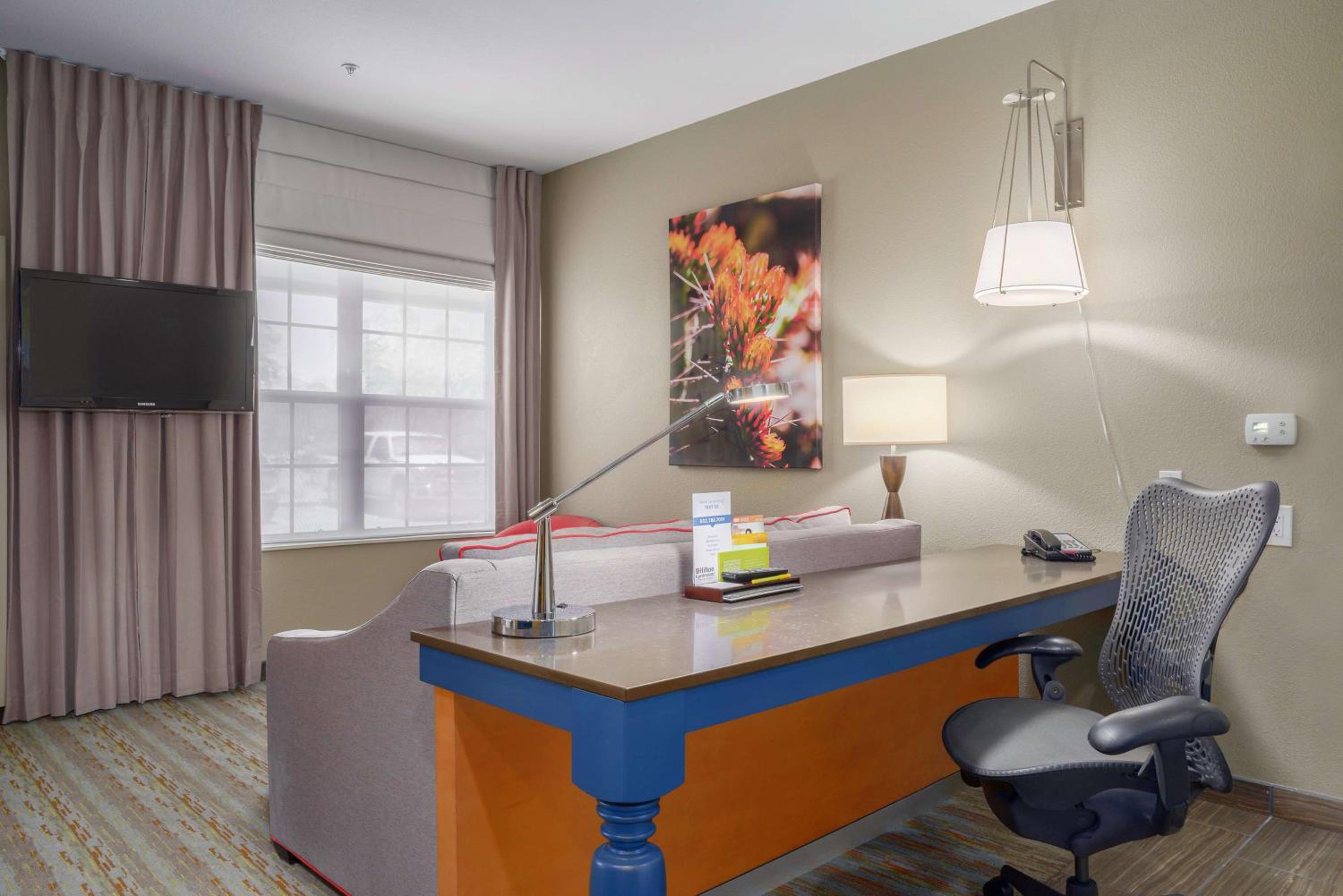 One-Bedroom King Suite with Sofa Bed - Photo 4