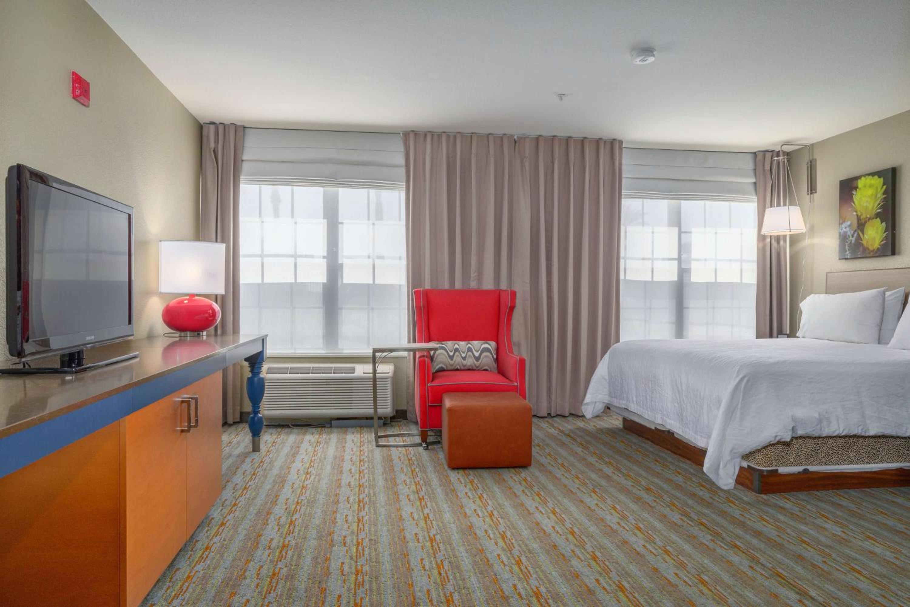Deluxe King Room - Photo 4