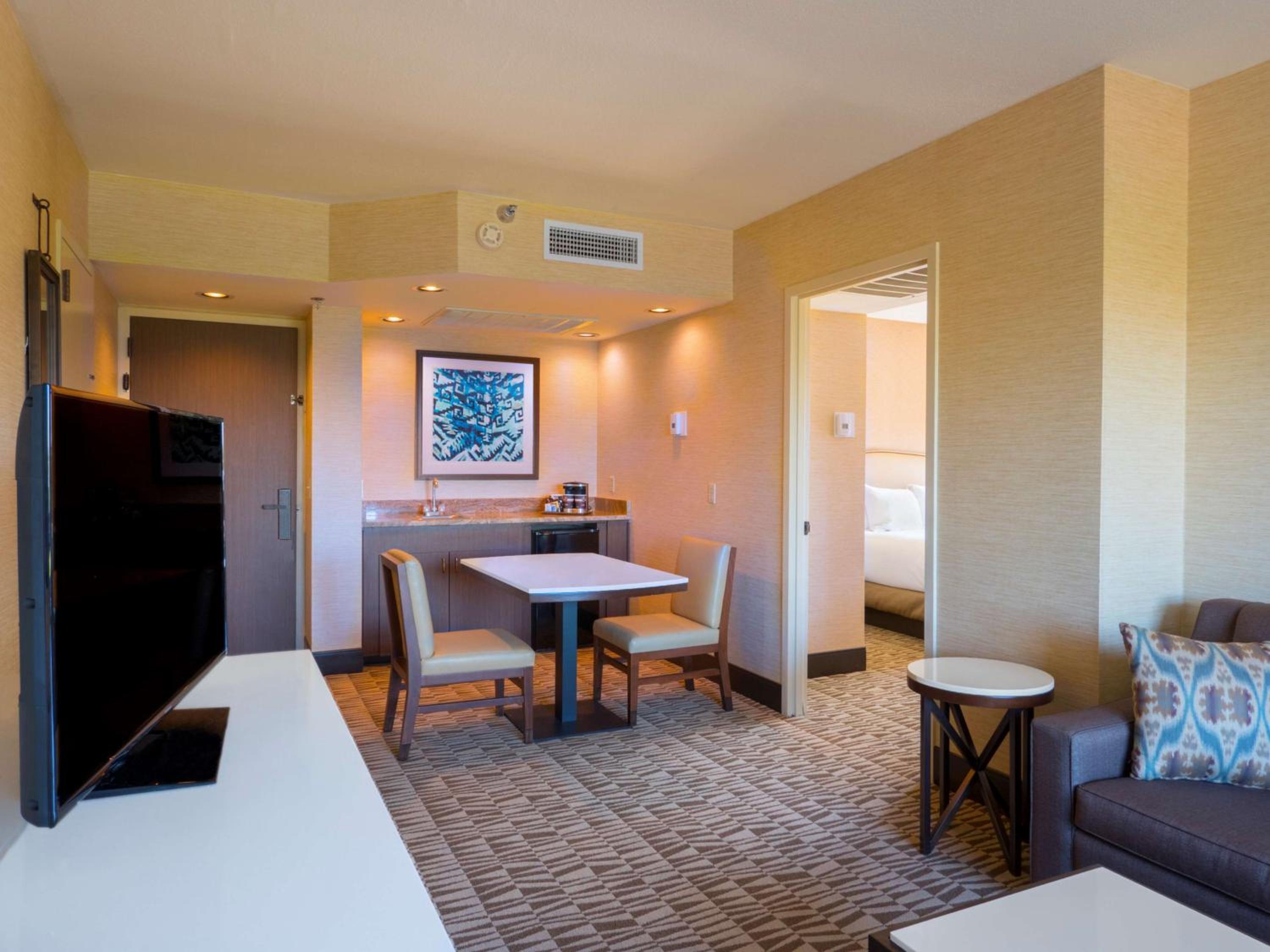 One-Bedroom King Suite - Photo 3