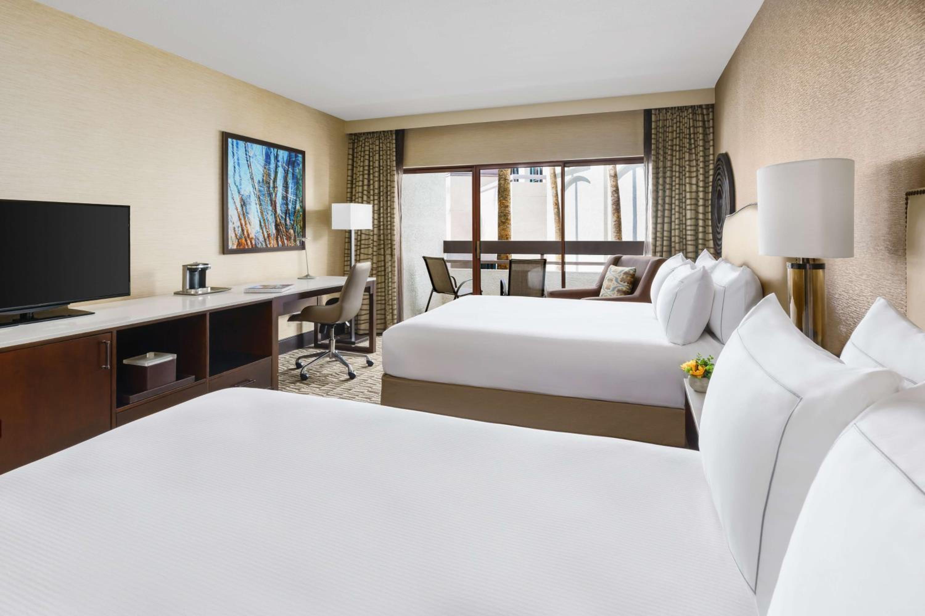 Standard Queen Room with Two Queen Beds - Photo 2