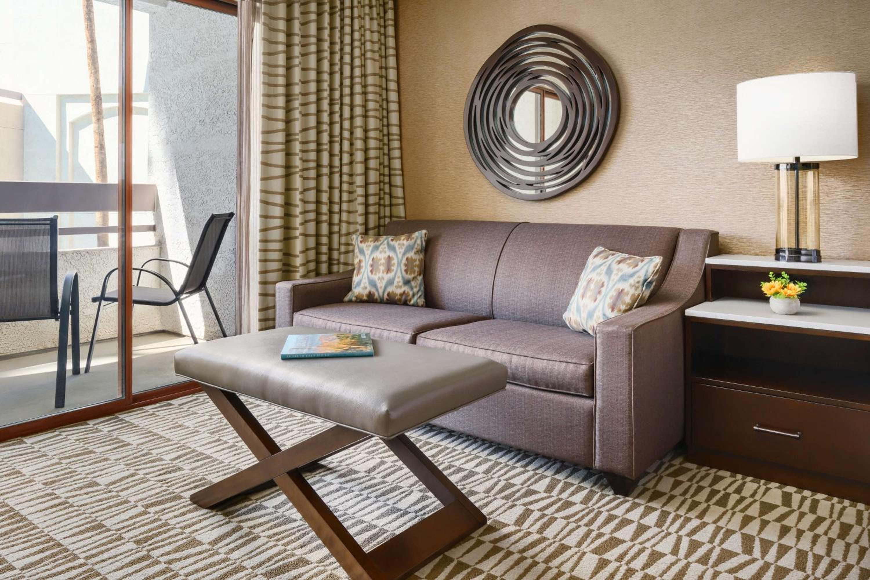 King Room with Sofa Bed - Photo 5