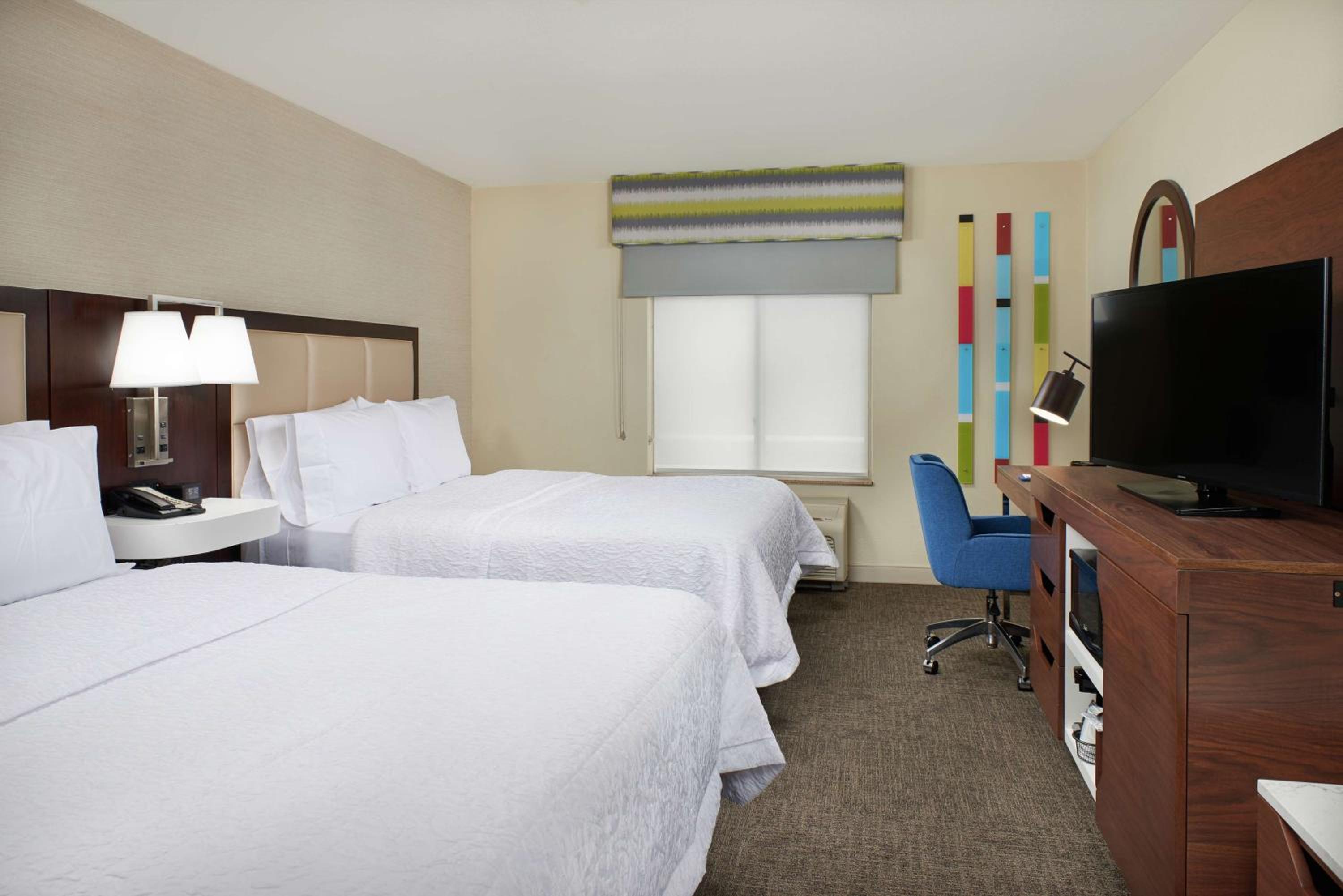 Room with Two Queen Beds - Non-Smoking - Photo 2